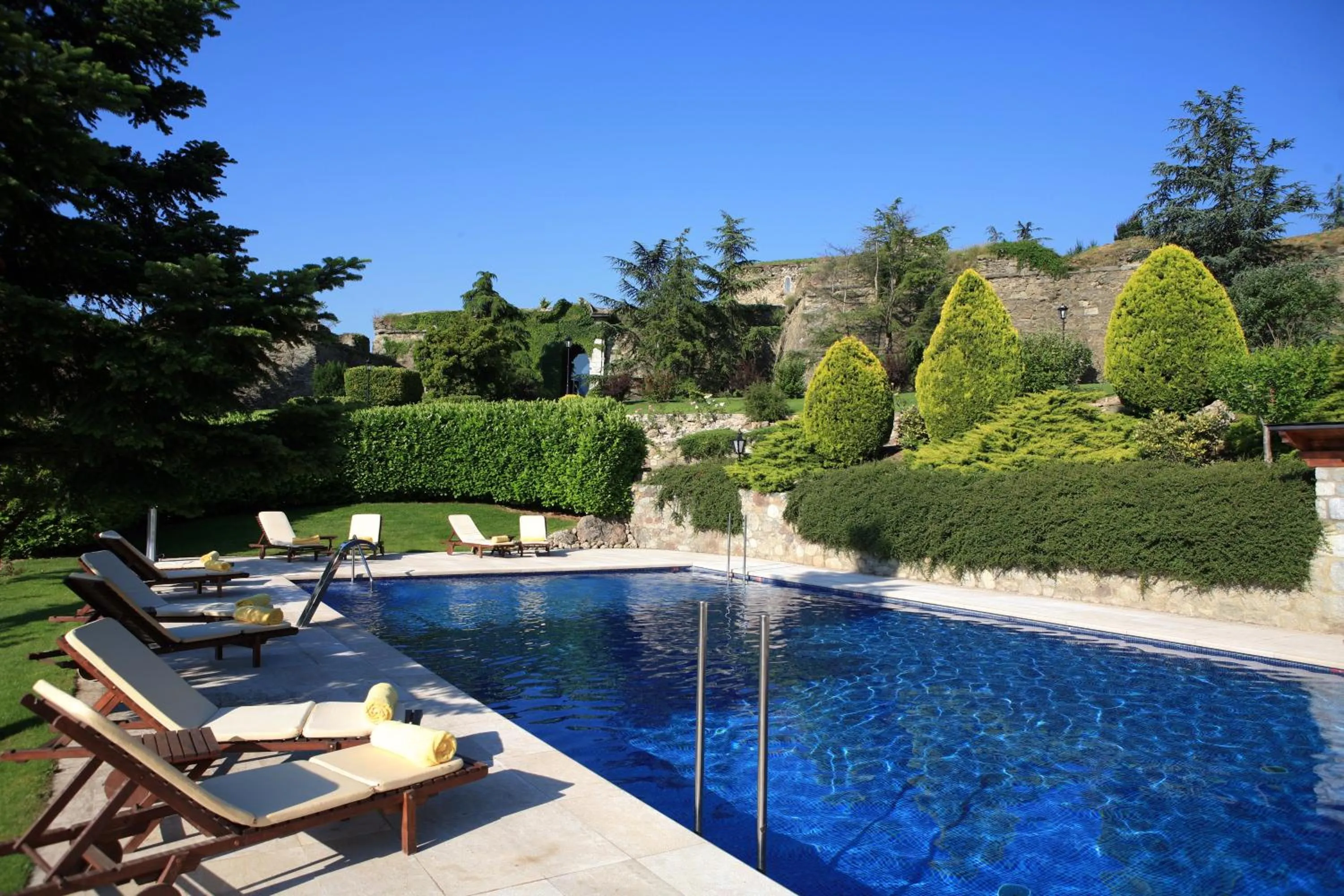 Swimming pool in HOTEL & SPA El Castell de Ciutat