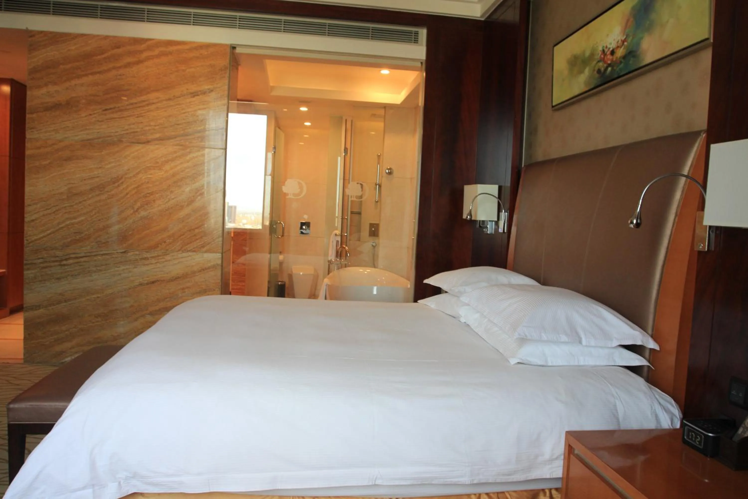 Bed in DoubleTree by Hilton Qinghai - Golmud