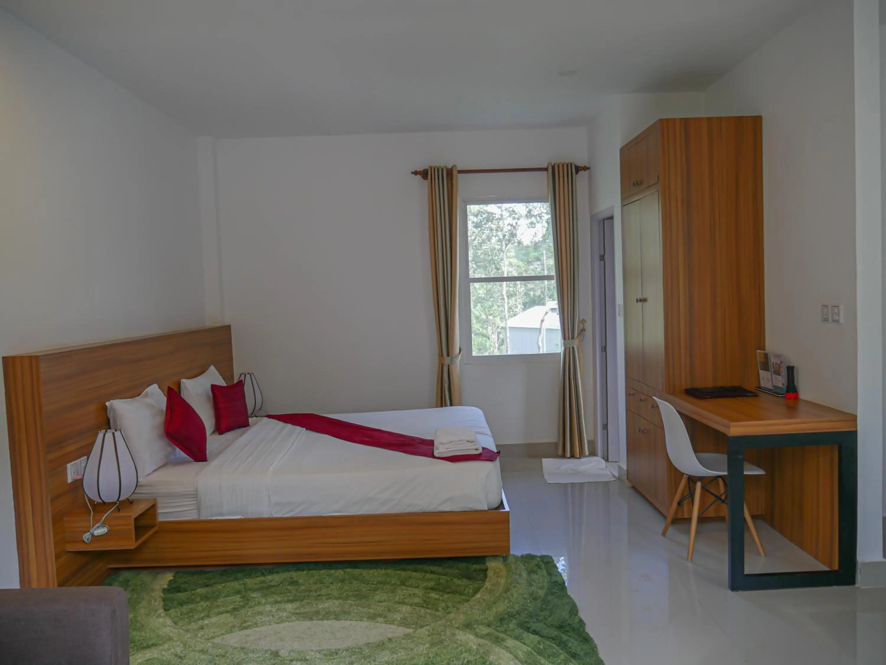 Bedroom, Bed in vKirirom Pine Resort