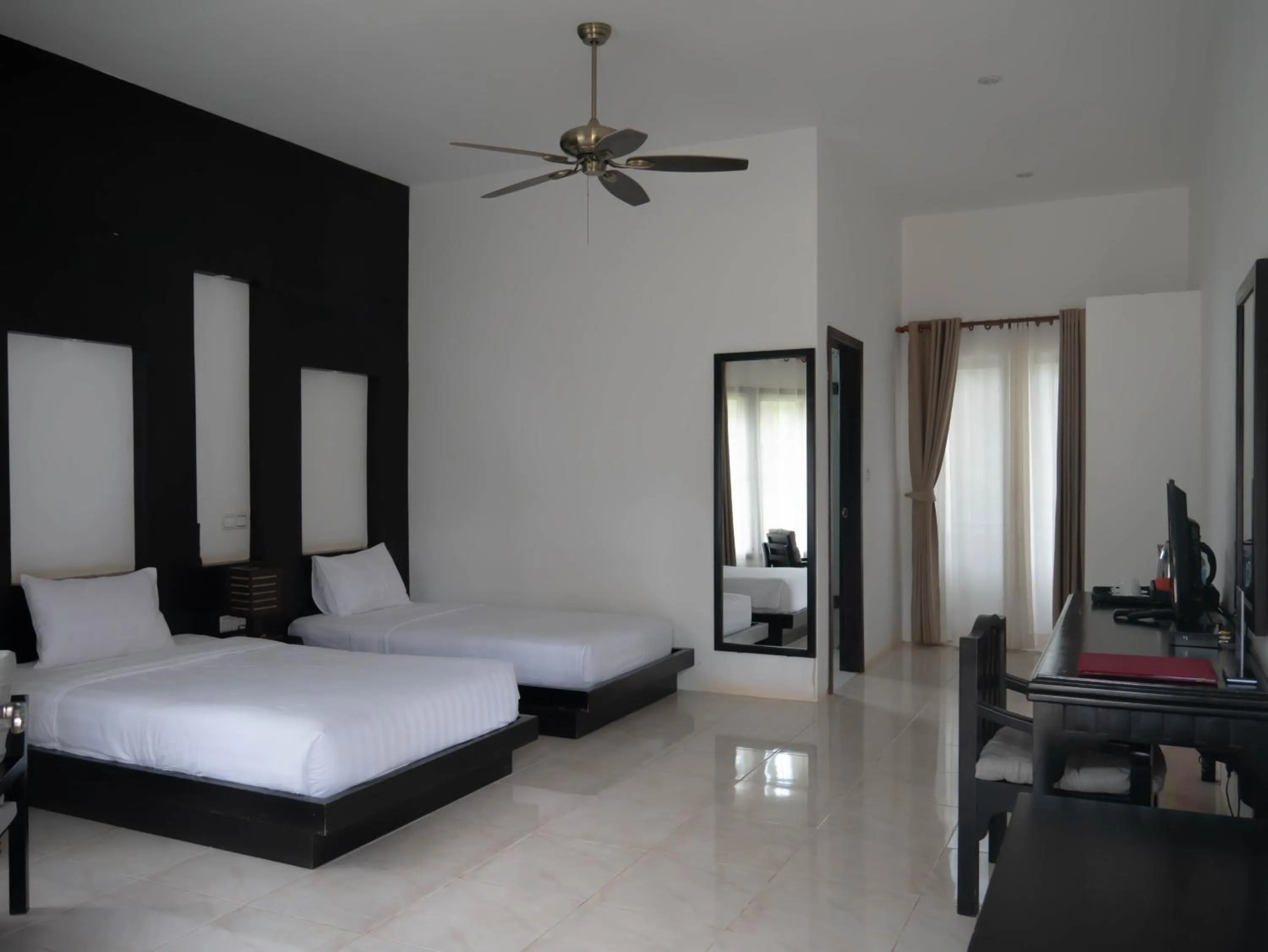 Bedroom, Bed in vKirirom Pine Resort