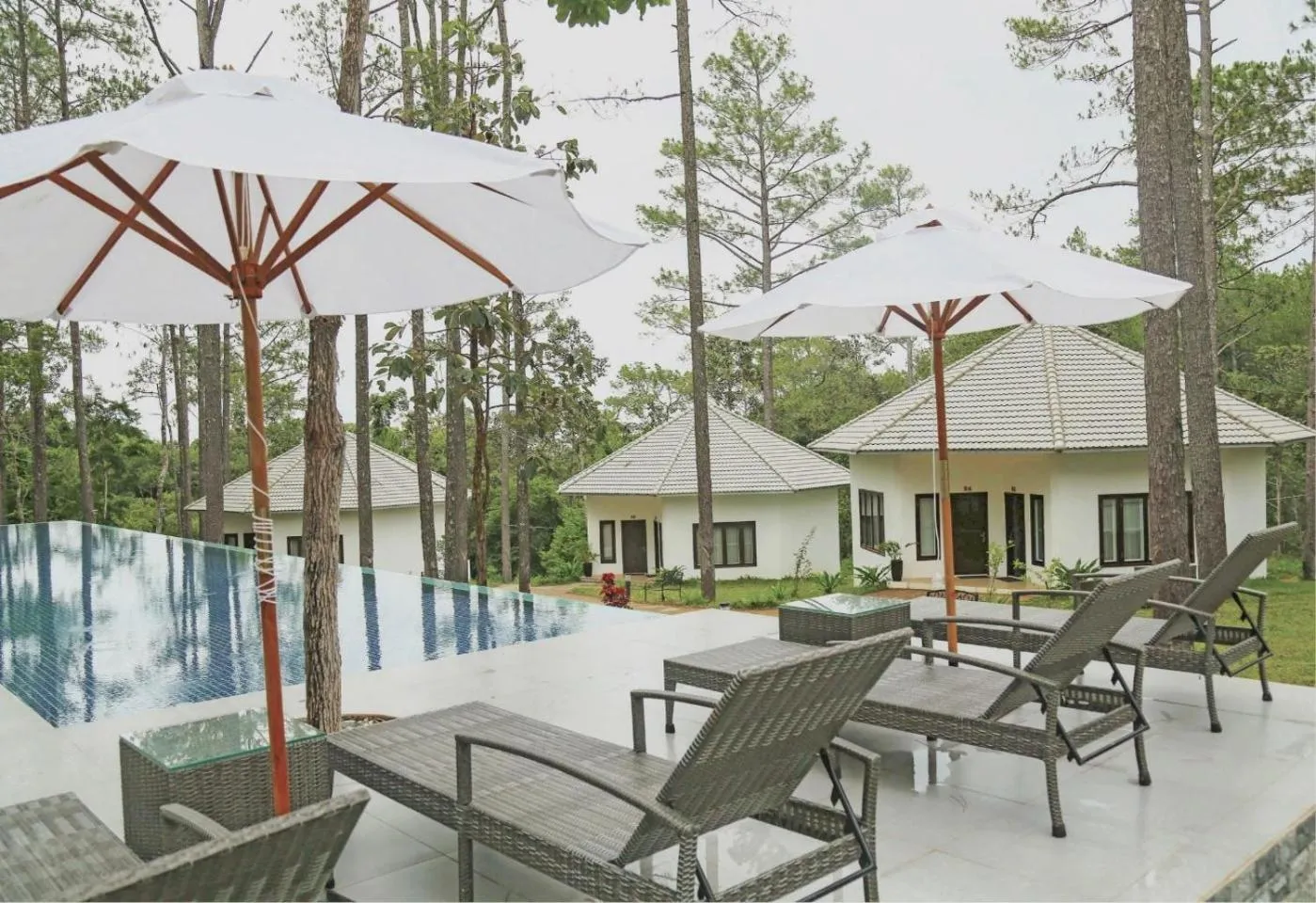 Swimming pool in vKirirom Pine Resort