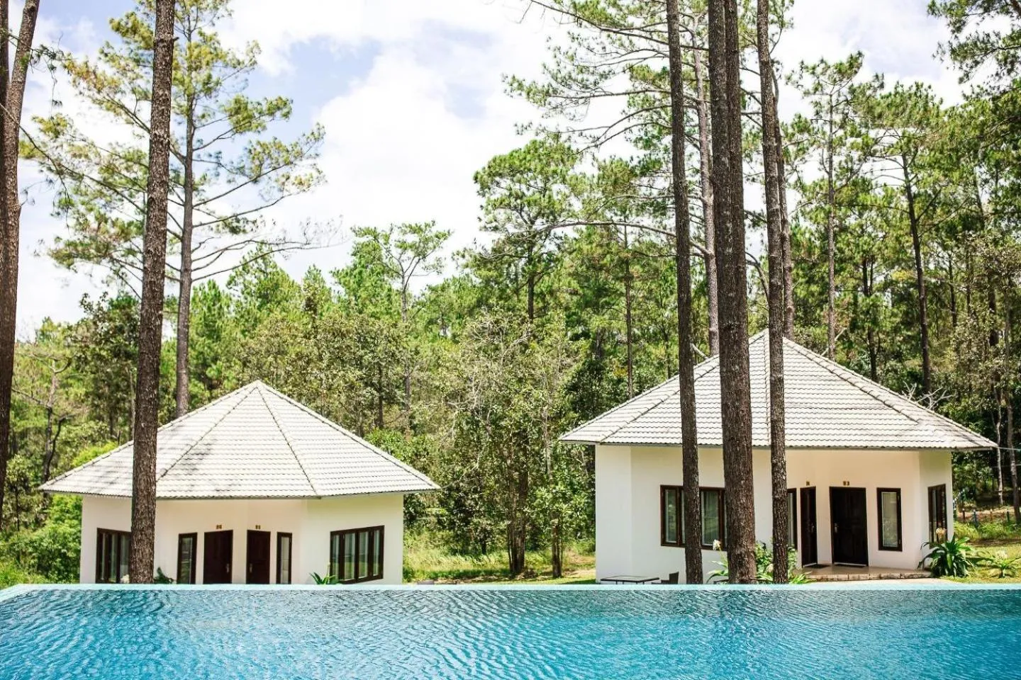 Swimming pool in vKirirom Pine Resort