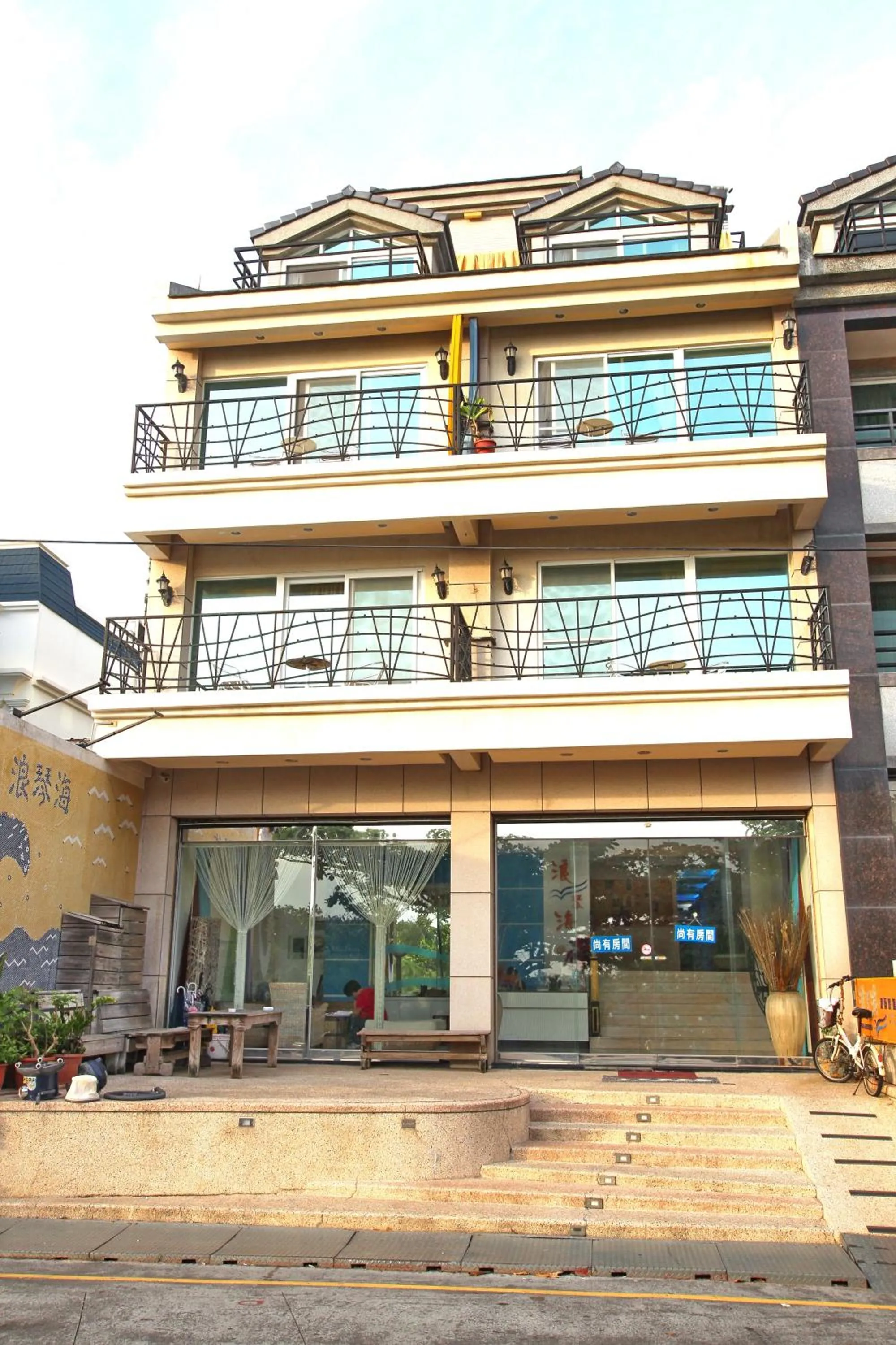 Property building in Lang Qin Hai Inn