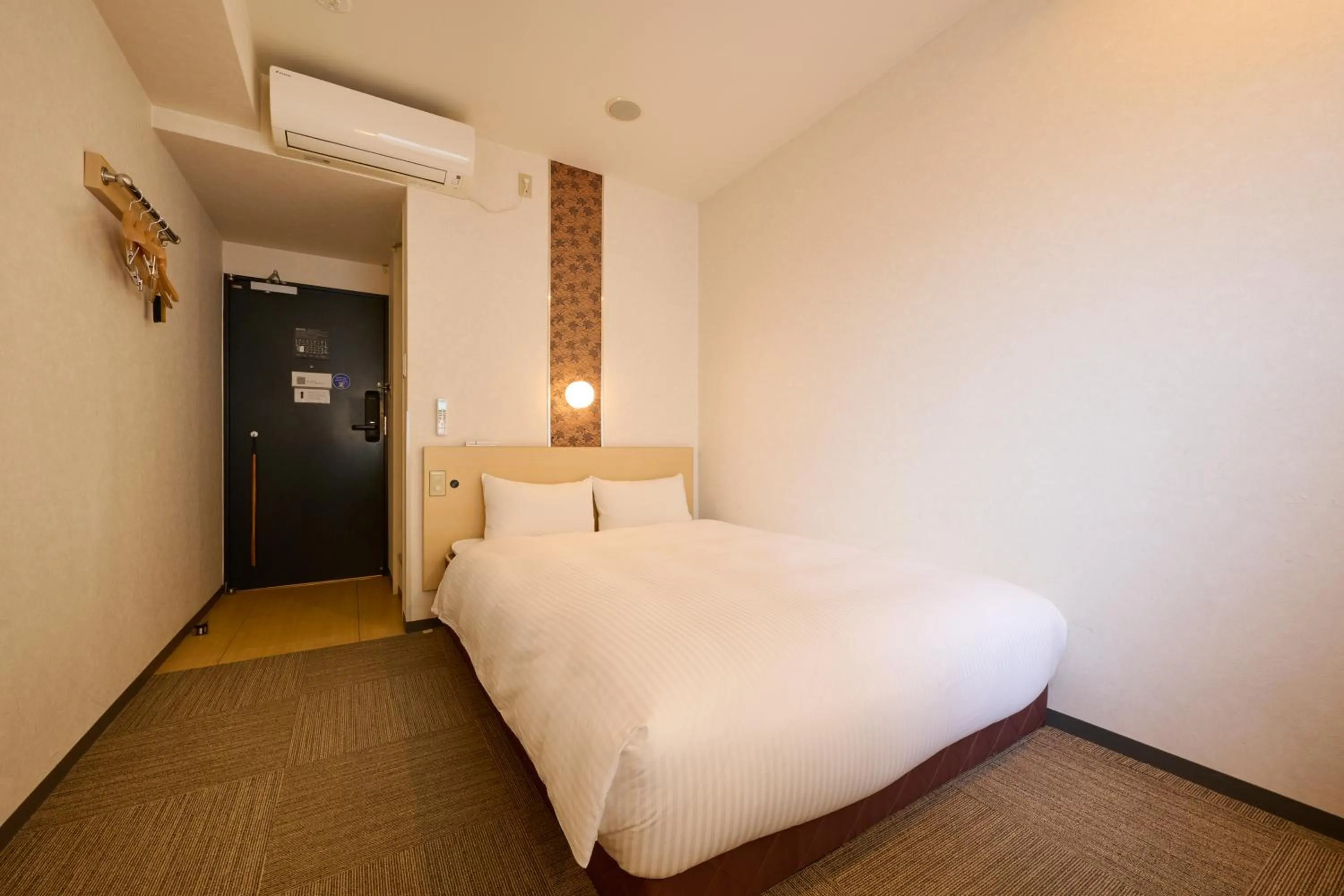 Photo of the whole room, Bed in Smile Hotel Kyoto Karasuma Gojo