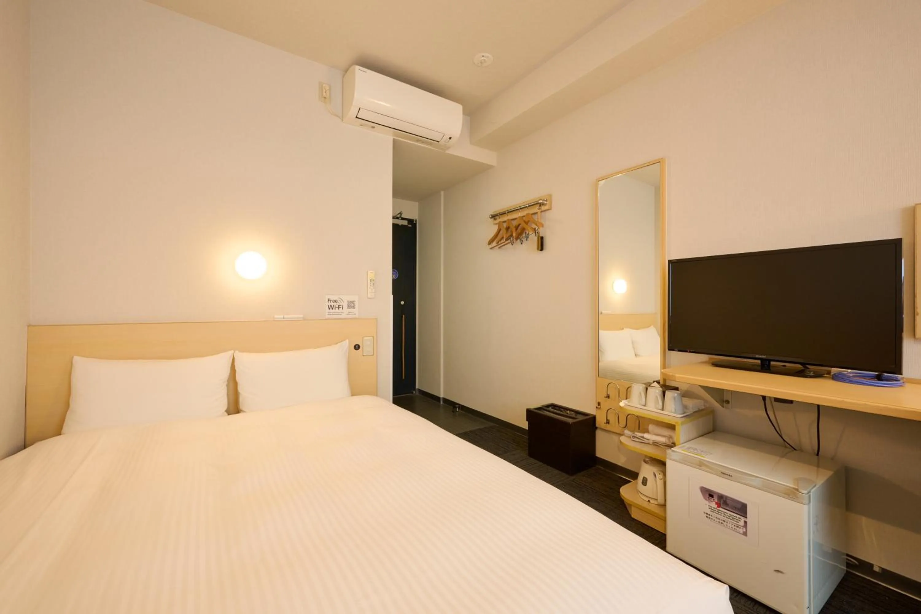 Photo of the whole room, Bed in Smile Hotel Kyoto Karasuma Gojo