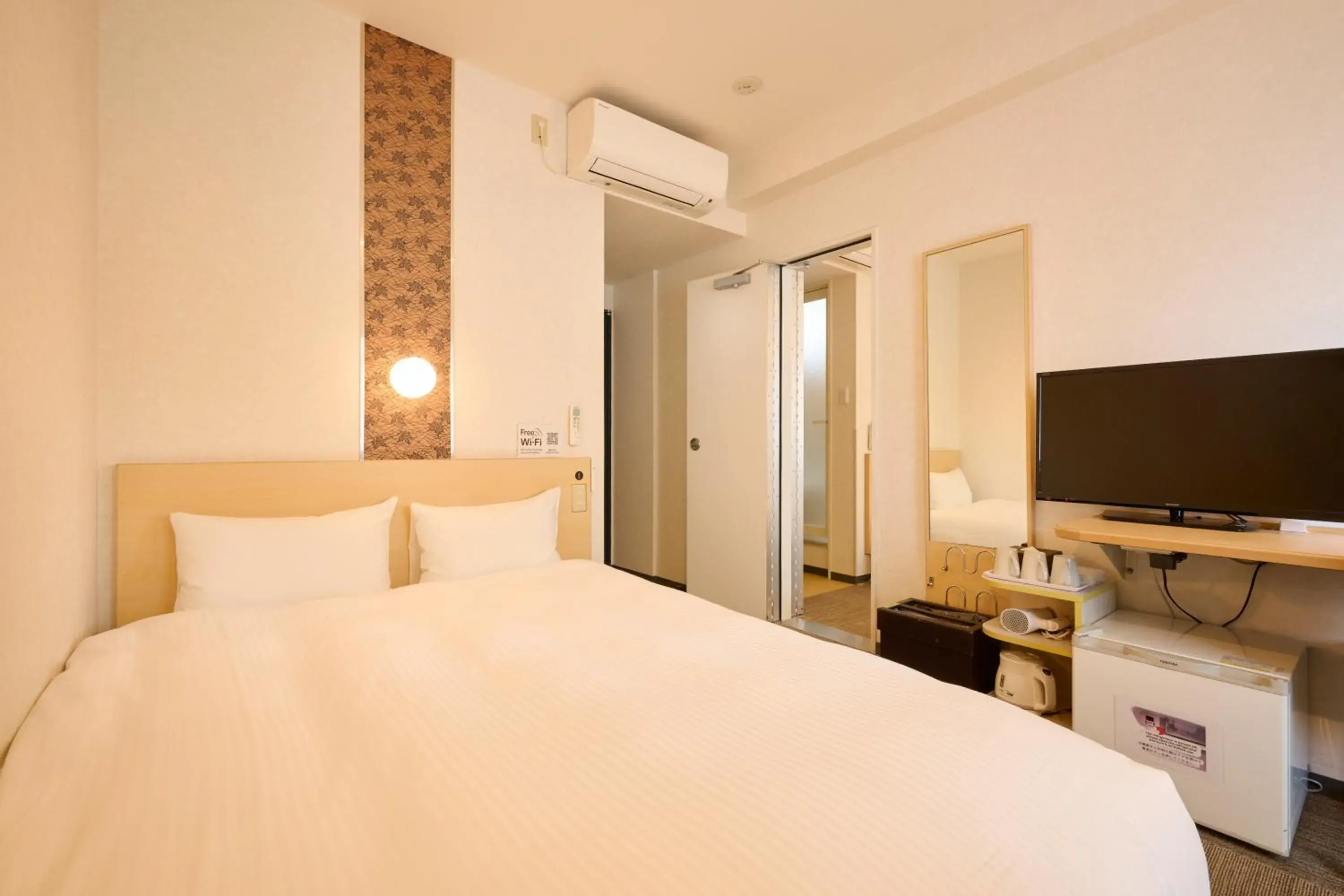 Two Connecting Double Rooms with Sofa - Non-Smoking in Smile Hotel Kyoto Karasuma Gojo Two Connecting Double Rooms with Sofa - Non-Smoking in Smile Hotel Kyoto Karasuma Gojo