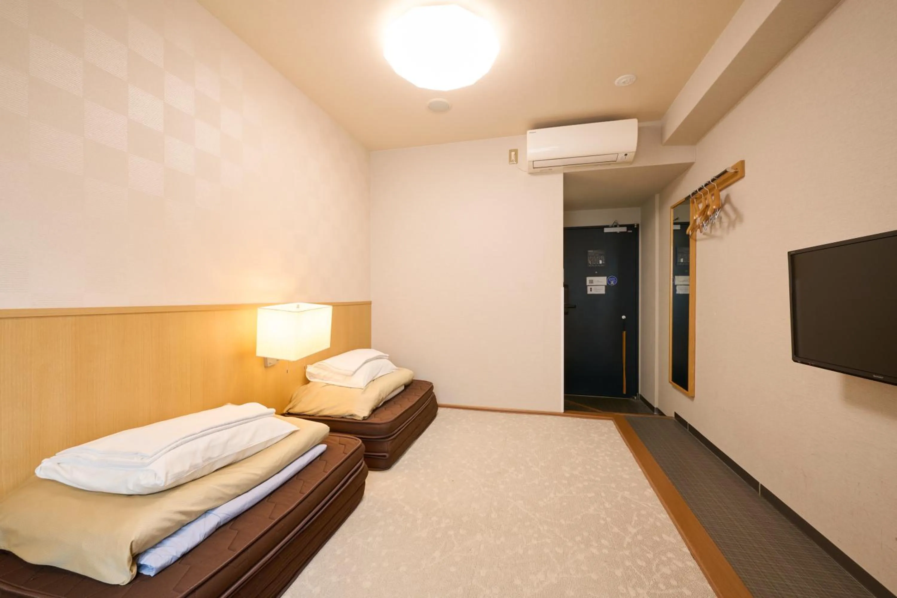 Photo of the whole room, Bed in Smile Hotel Kyoto Karasuma Gojo