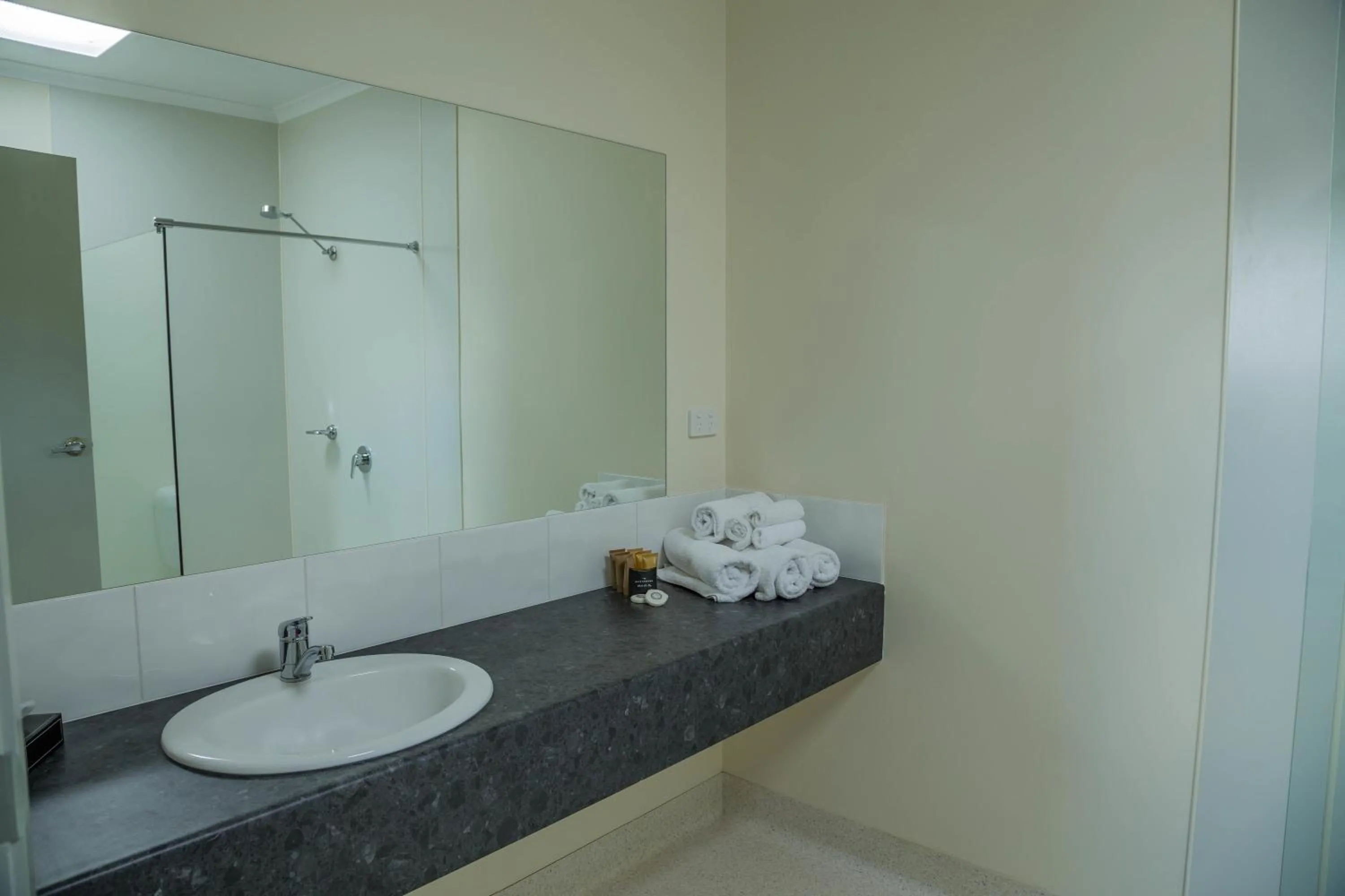 Shower in Heyfield Railway Hotel