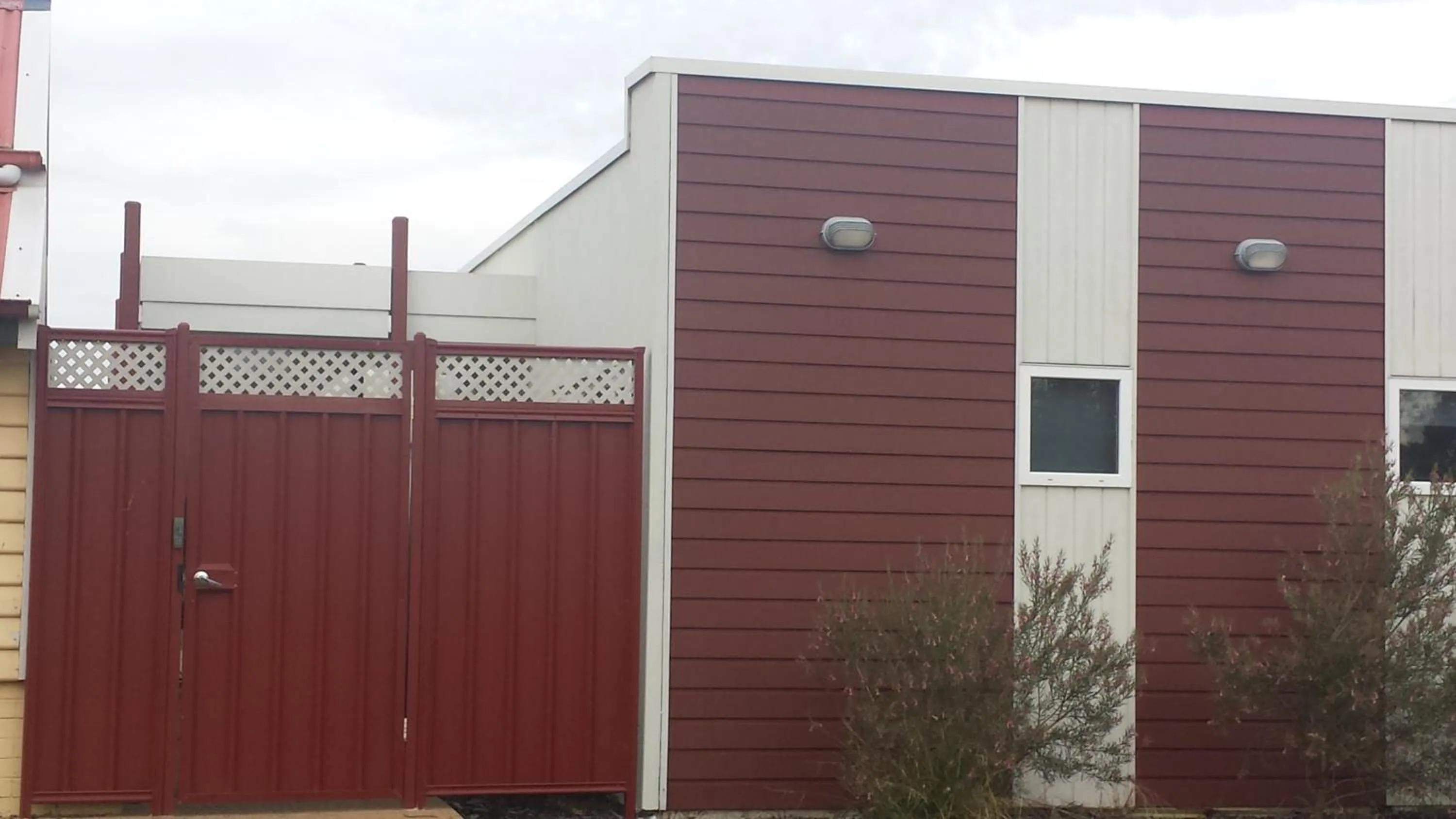 Facade/entrance in Heyfield Railway Hotel