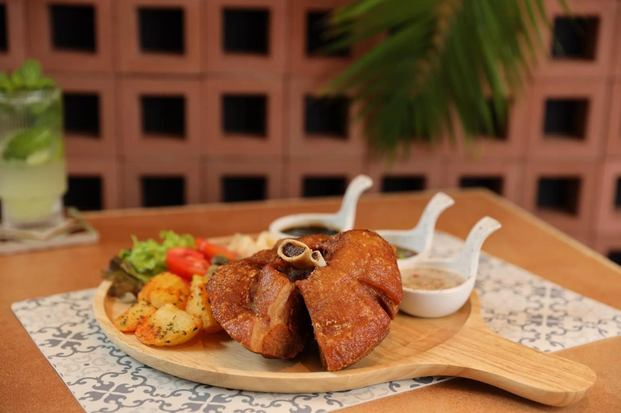 Food and drinks in WE HOTEL RIVERFRONT