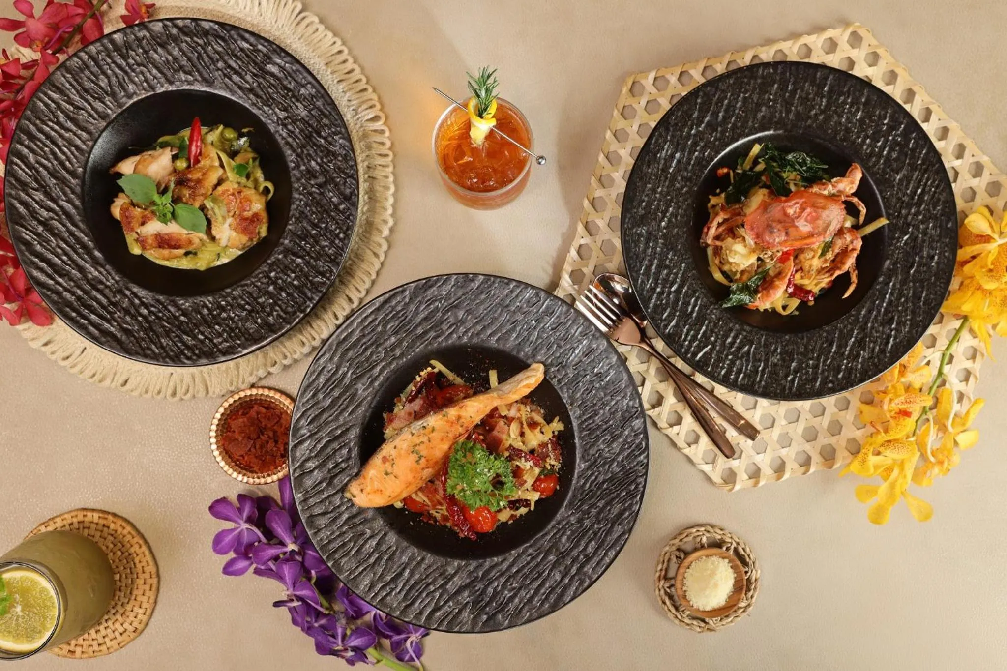 Food and drinks in WE HOTEL RIVERFRONT