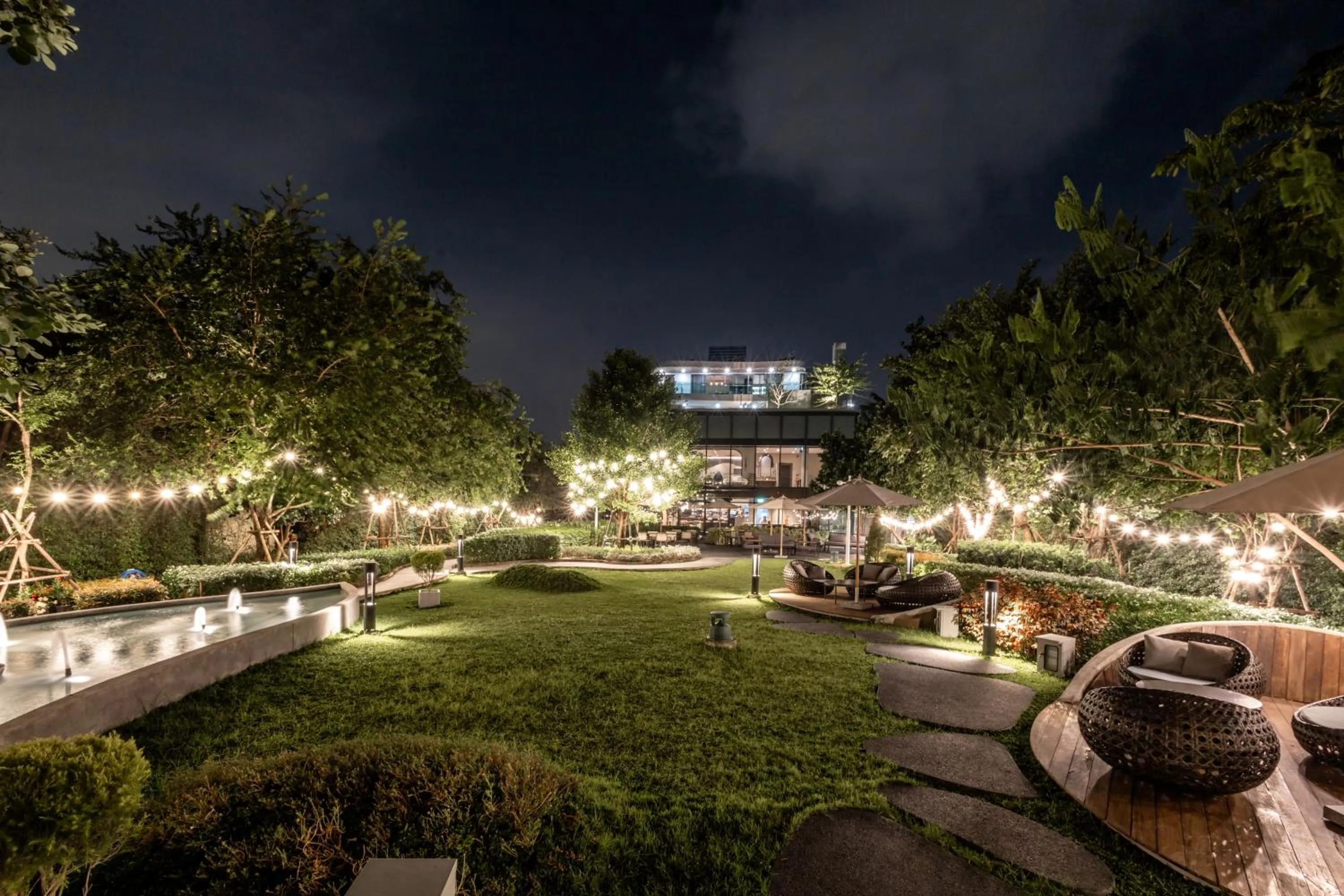 Restaurant/places to eat in WE HOTEL RIVERFRONT