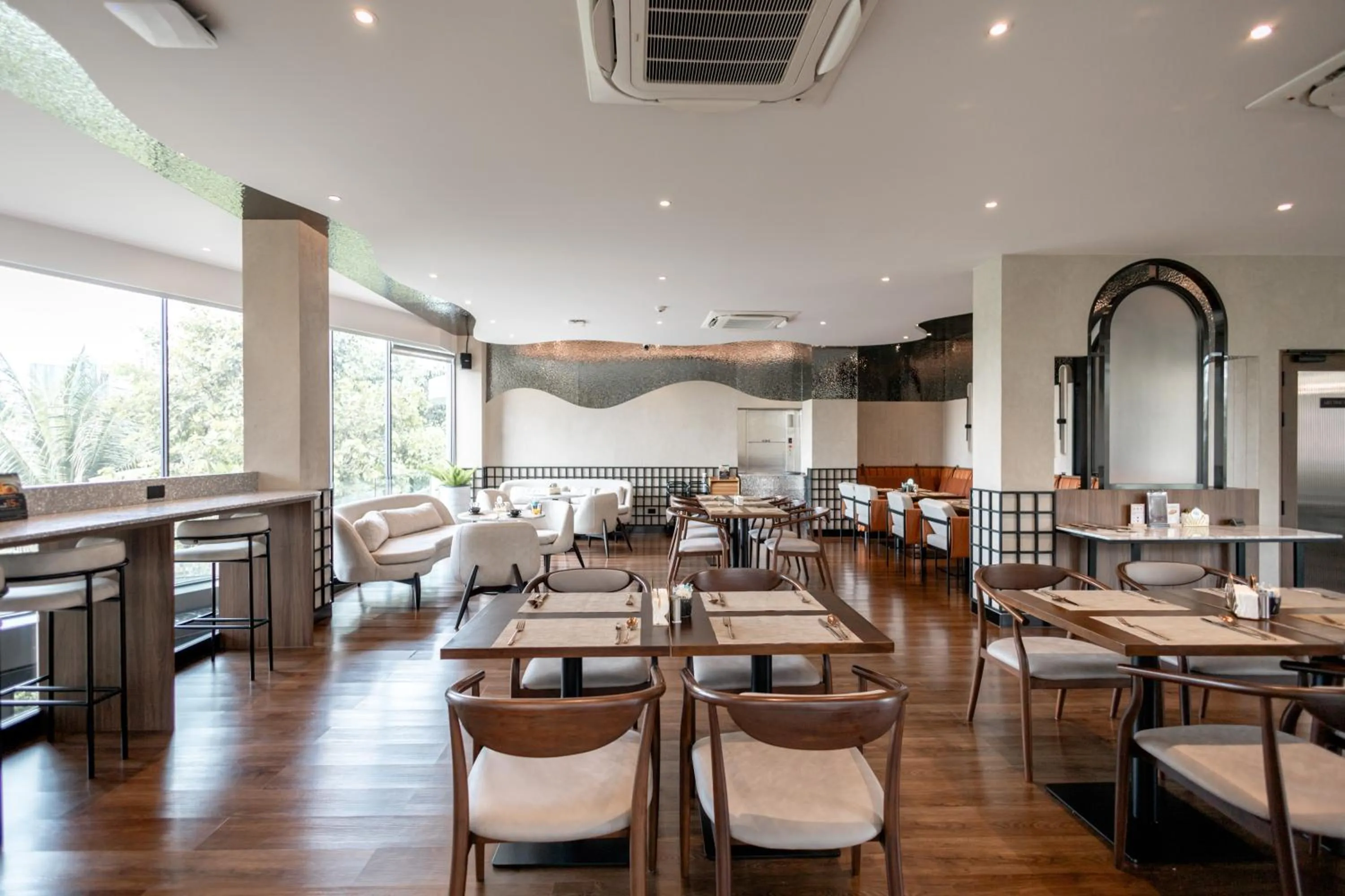 Restaurant/places to eat in WE HOTEL RIVERFRONT