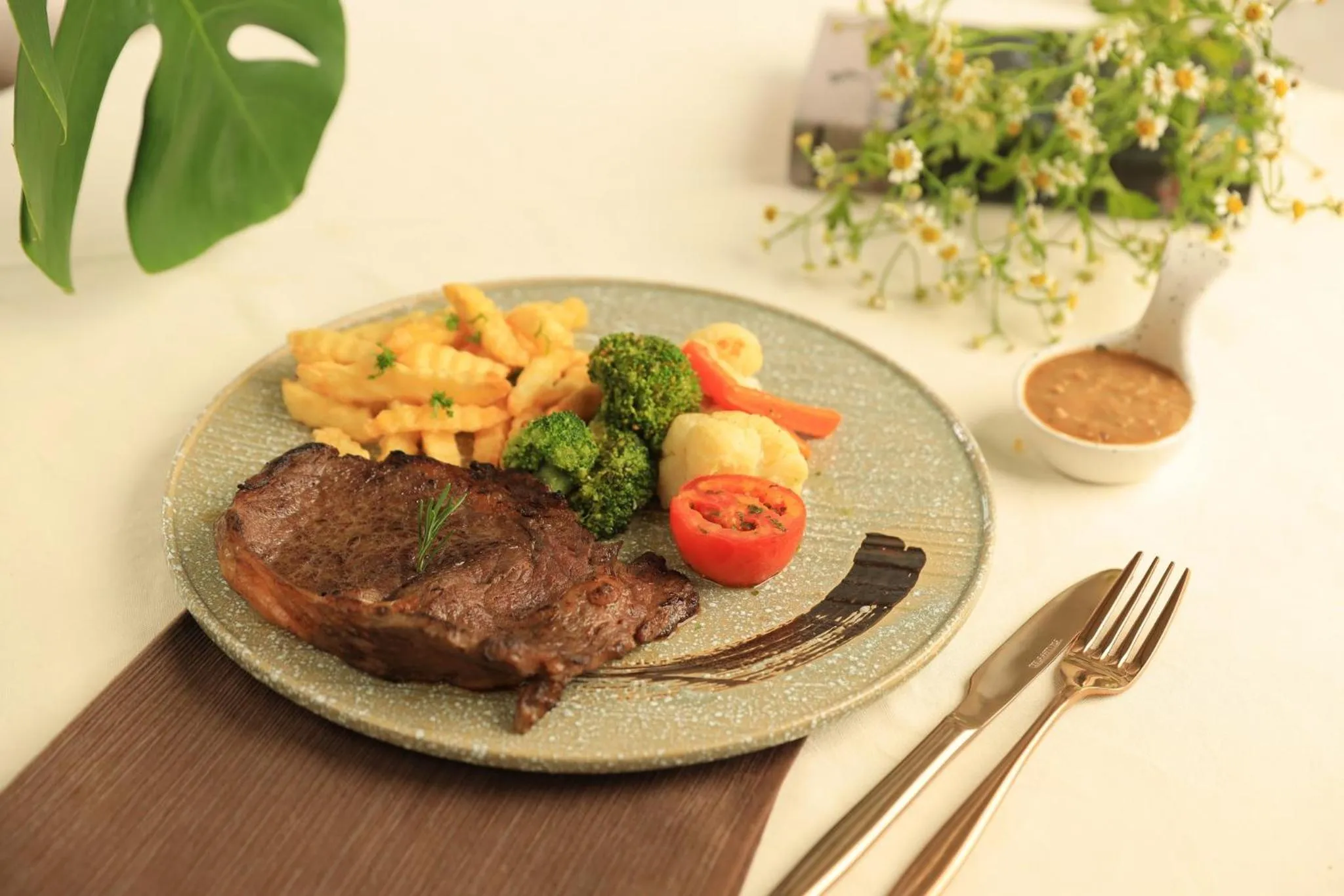 Food and drinks in WE HOTEL RIVERFRONT