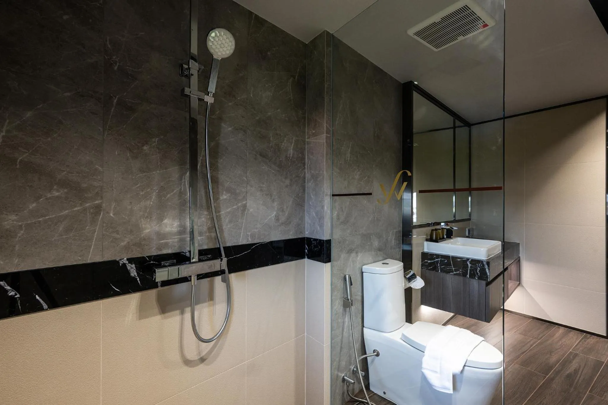 Shower in WE HOTEL RIVERFRONT