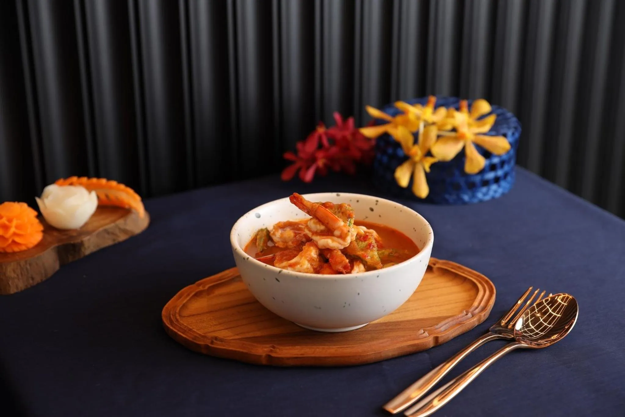 Food and drinks in WE HOTEL RIVERFRONT