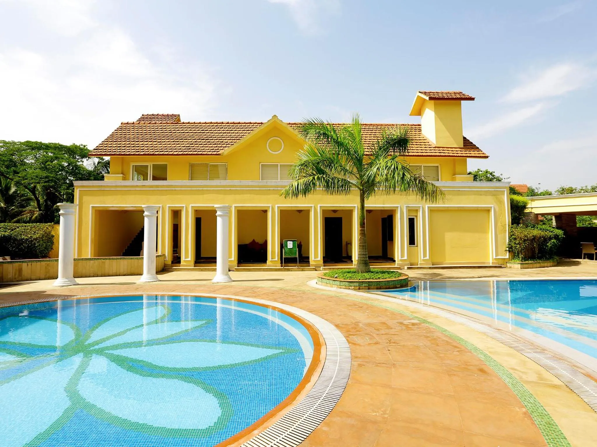 Swimming pool in Country Roads