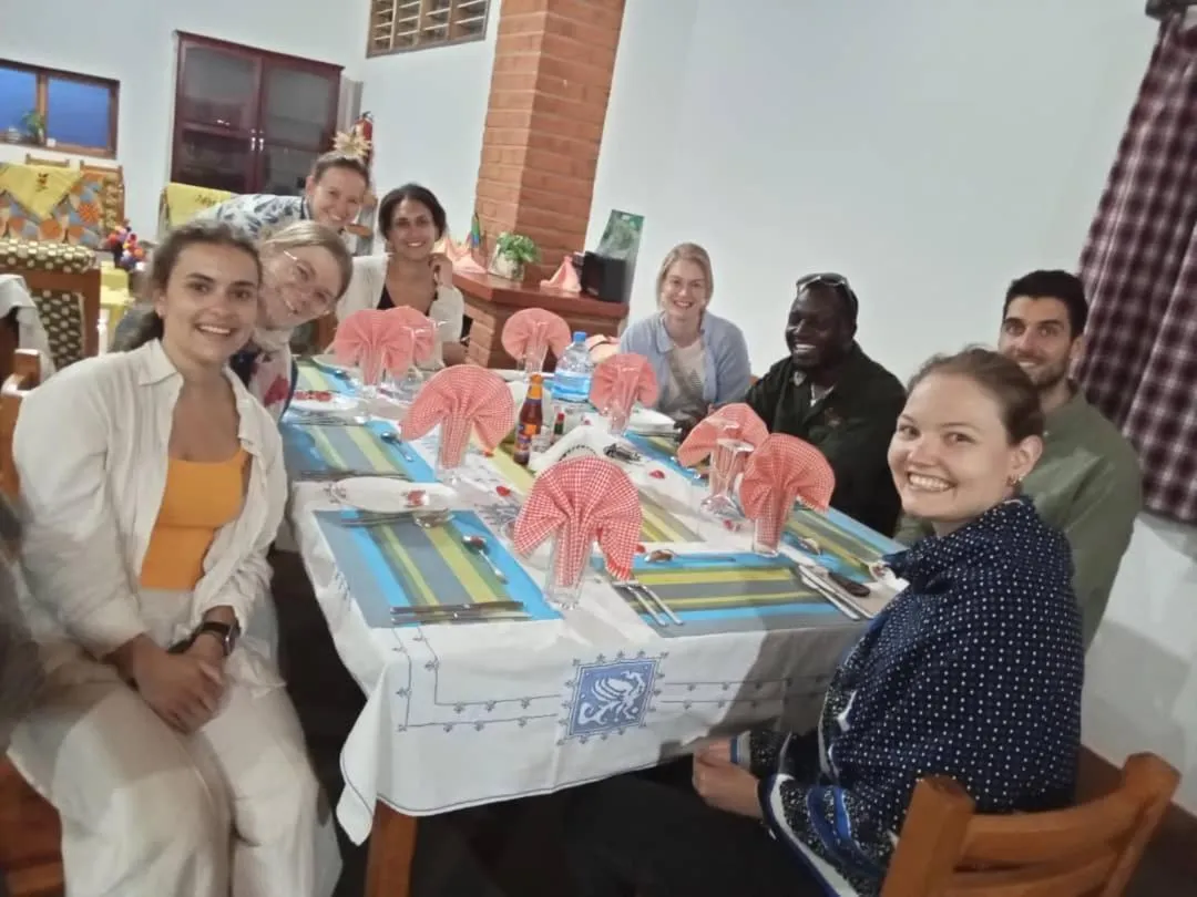 Restaurant/places to eat in STC.SAFARI LODGE