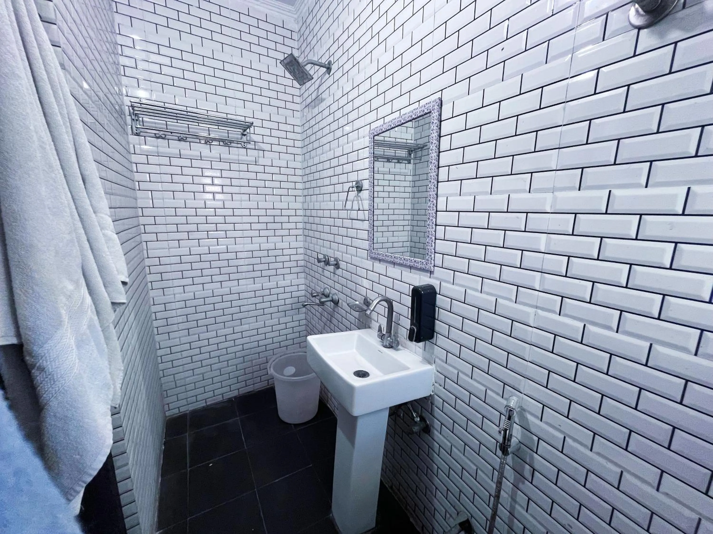 Bathroom in HOTEL DARPAN PALACE -New Delhi Railway Station