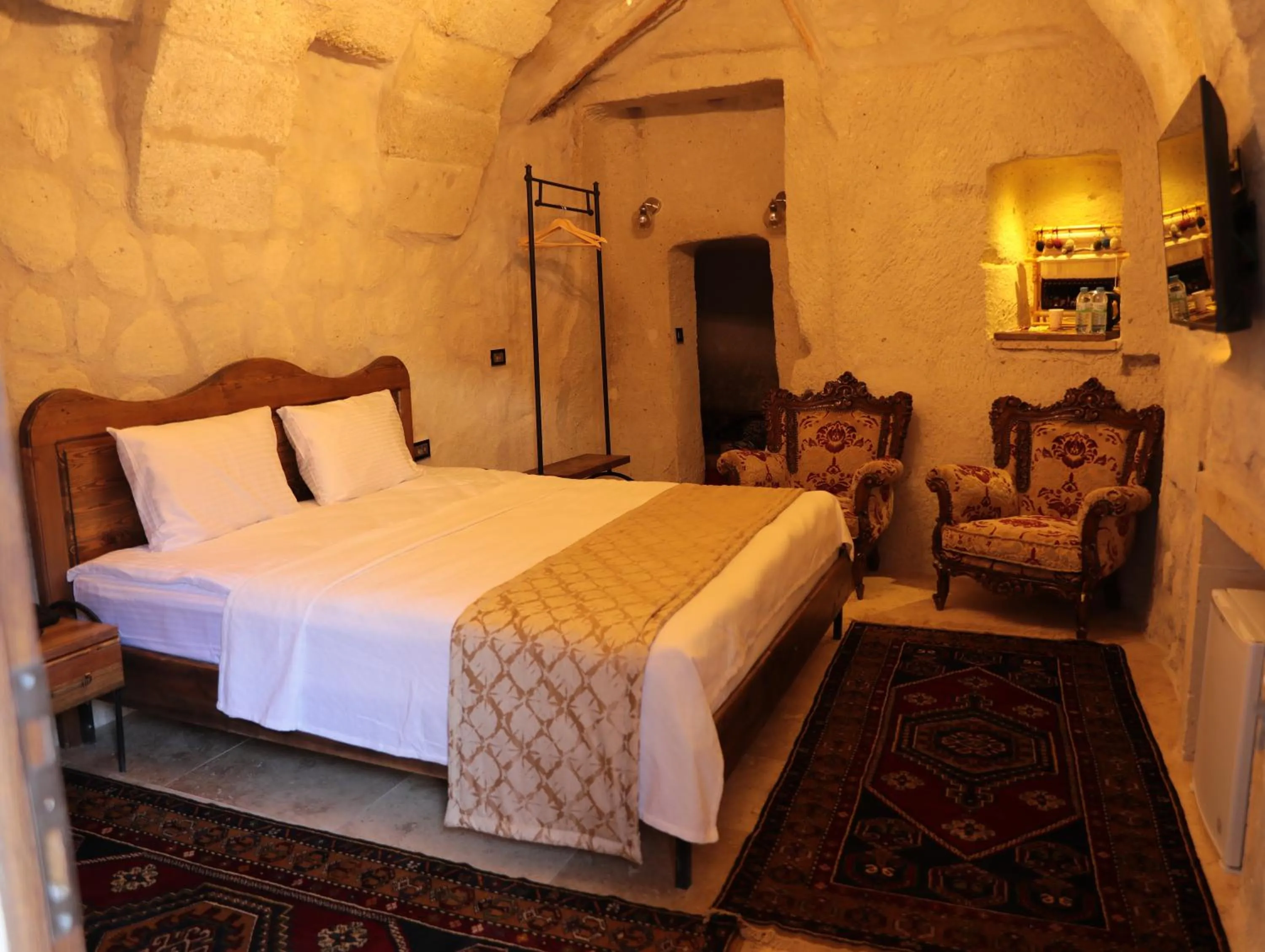 Bed in Hira Cave Hotel