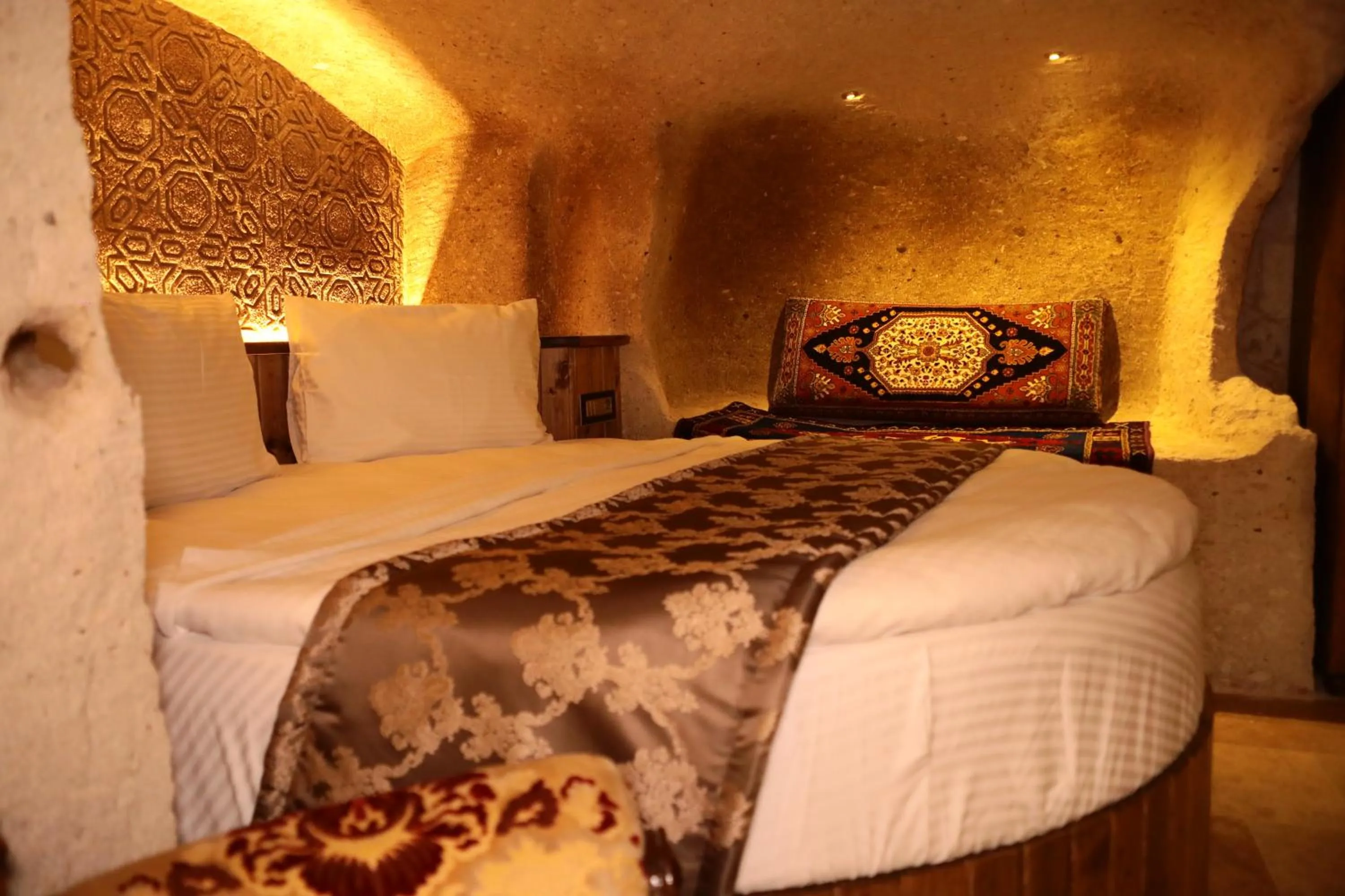 Bed in Hira Cave Hotel