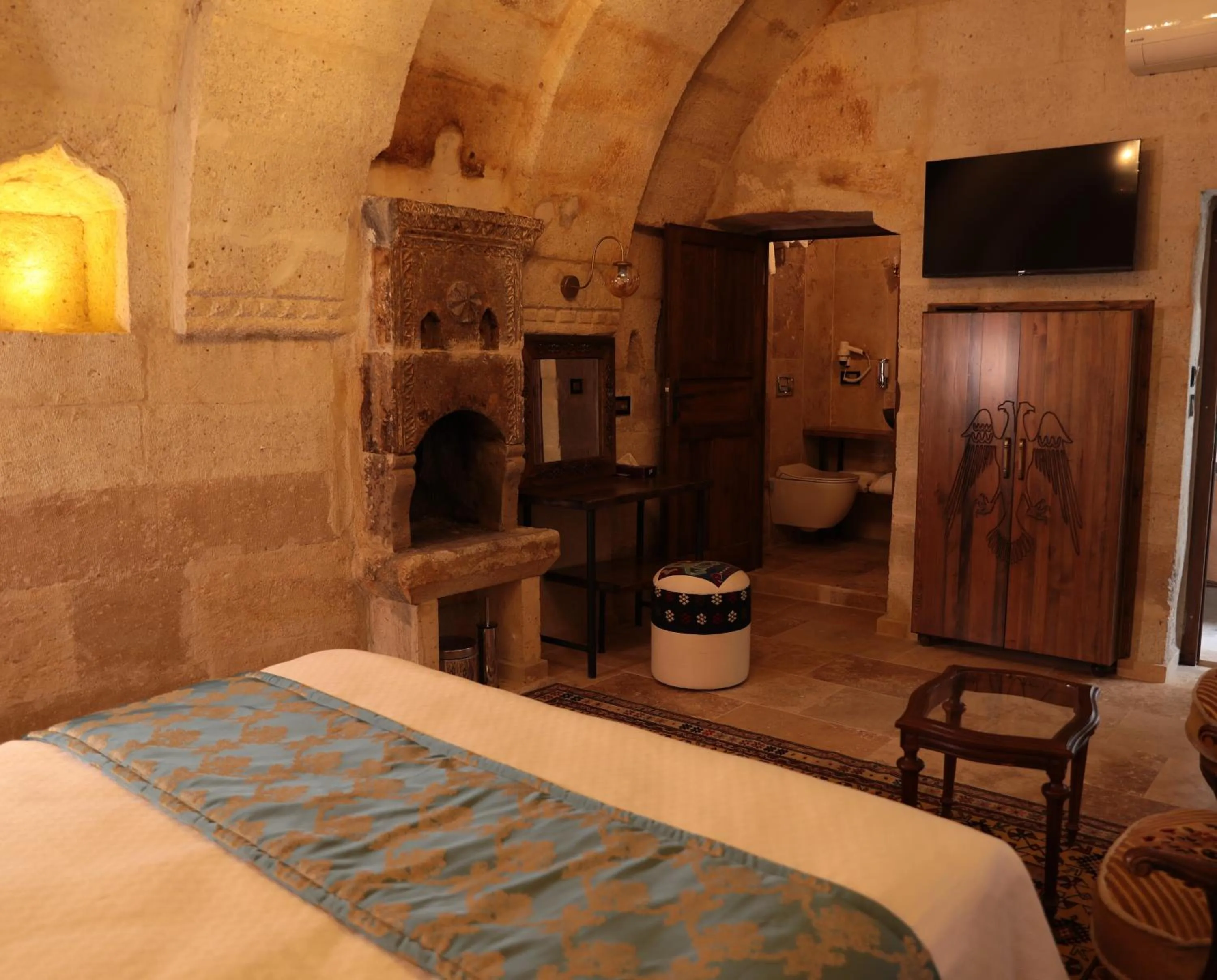 Bed in Hira Cave Hotel