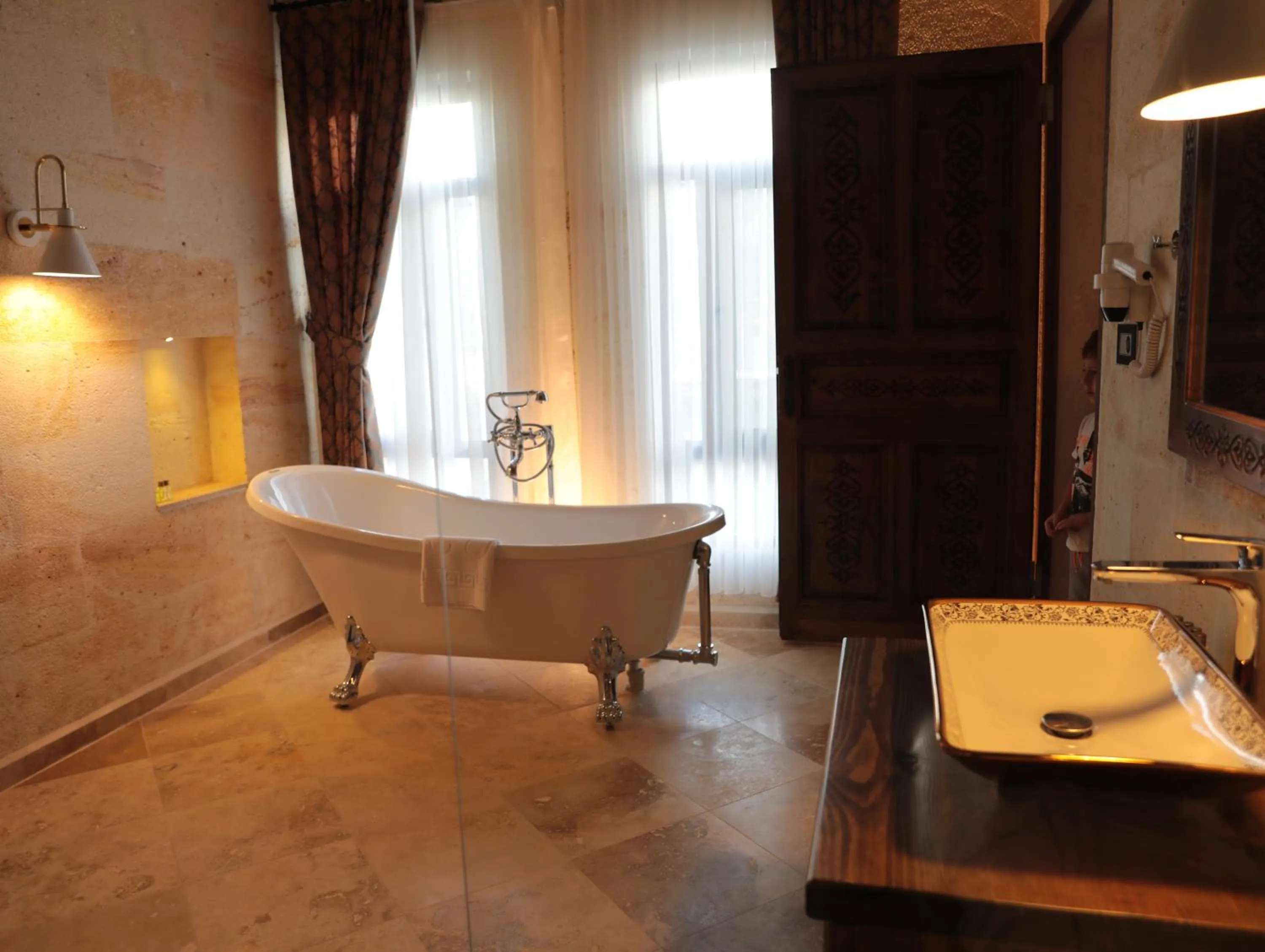 Bathroom in Hira Cave Hotel