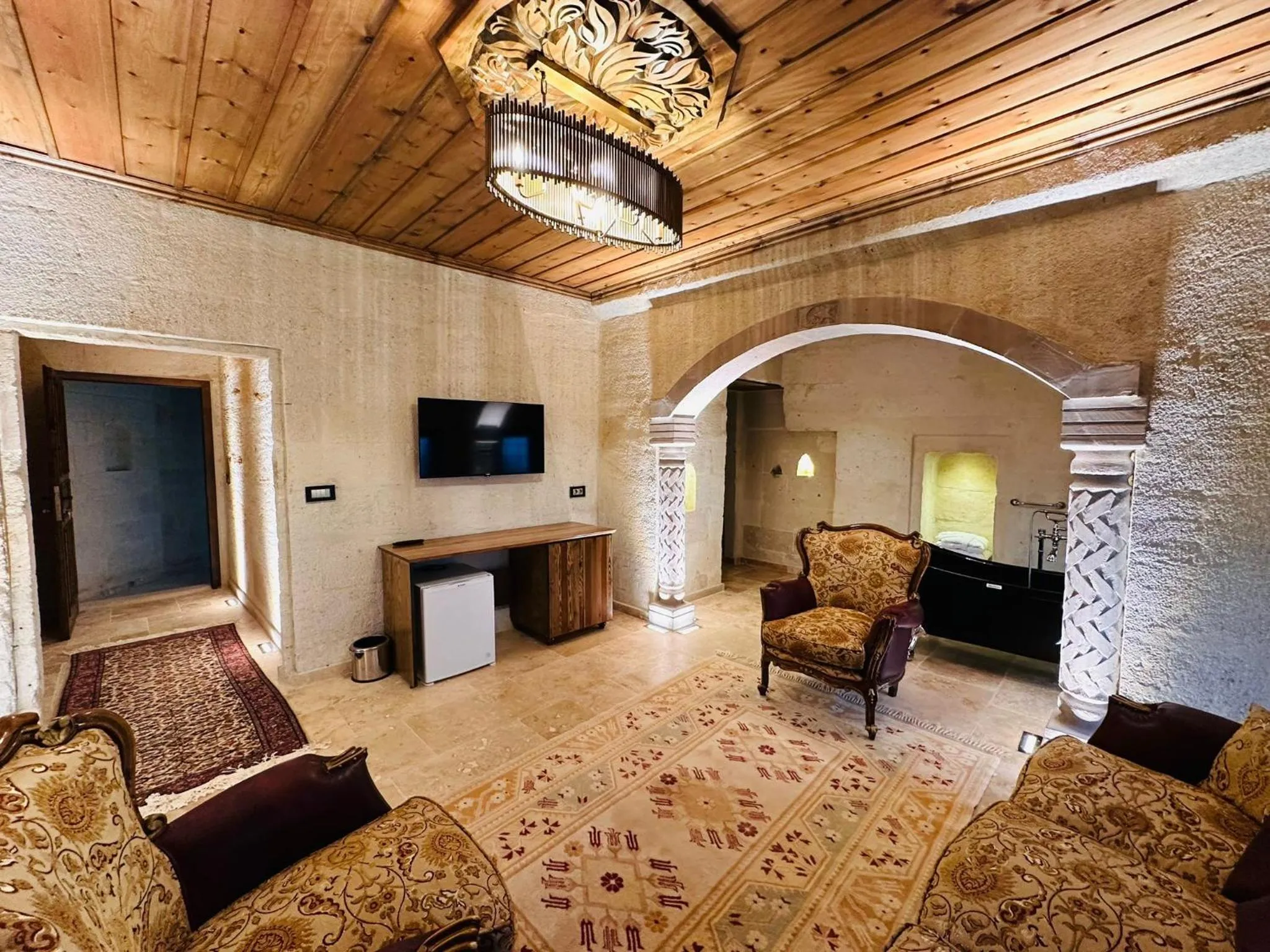 TV and multimedia in Hira Cave Hotel