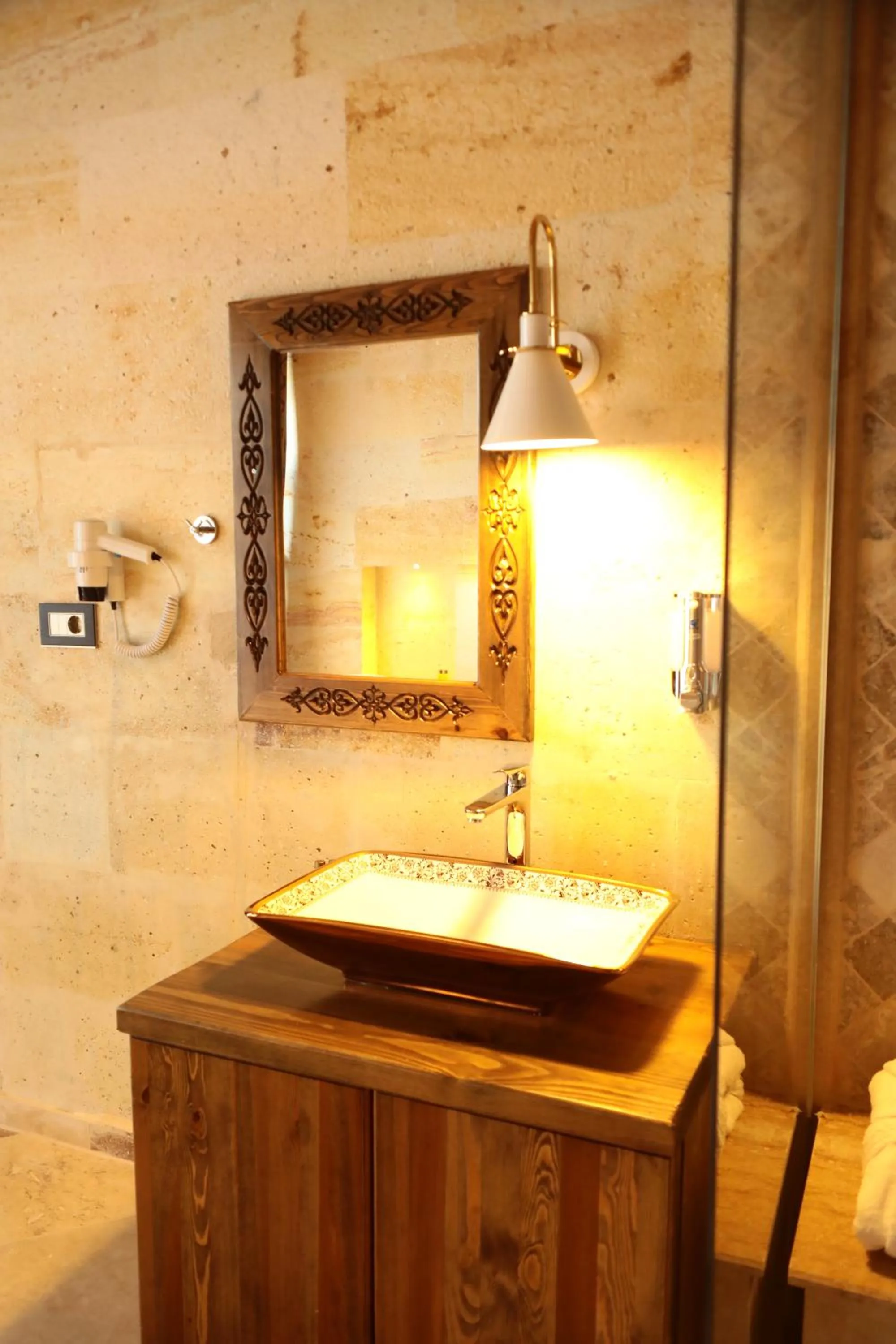 Bathroom in Hira Cave Hotel