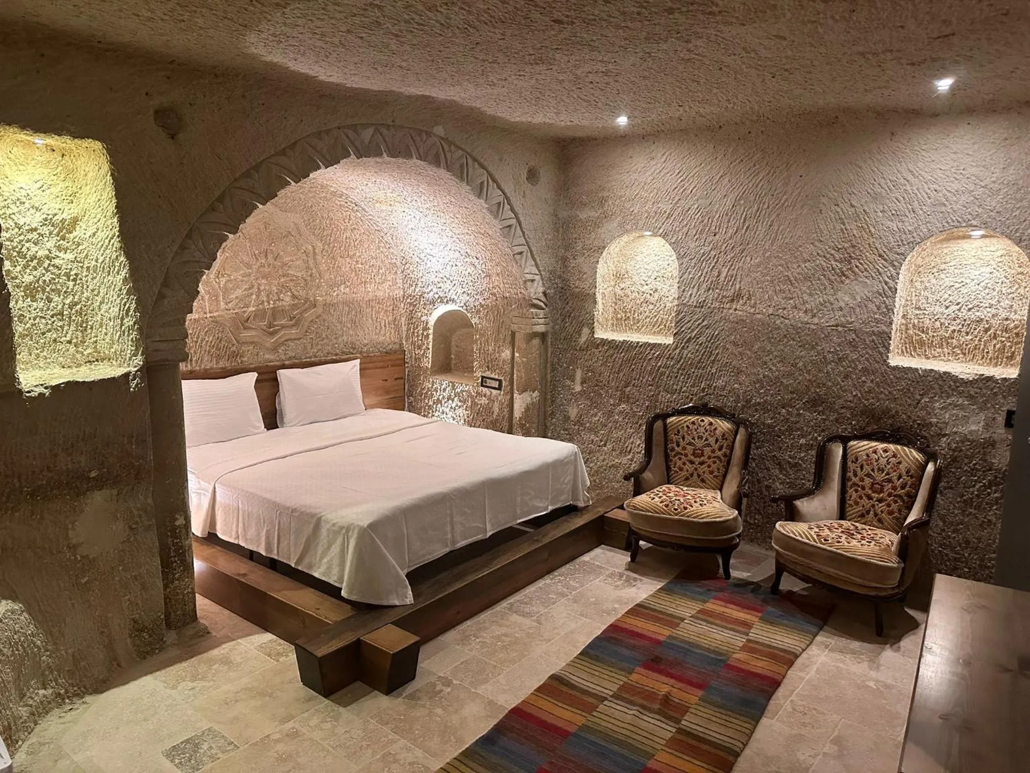 Bath, Bed in Hira Cave Hotel