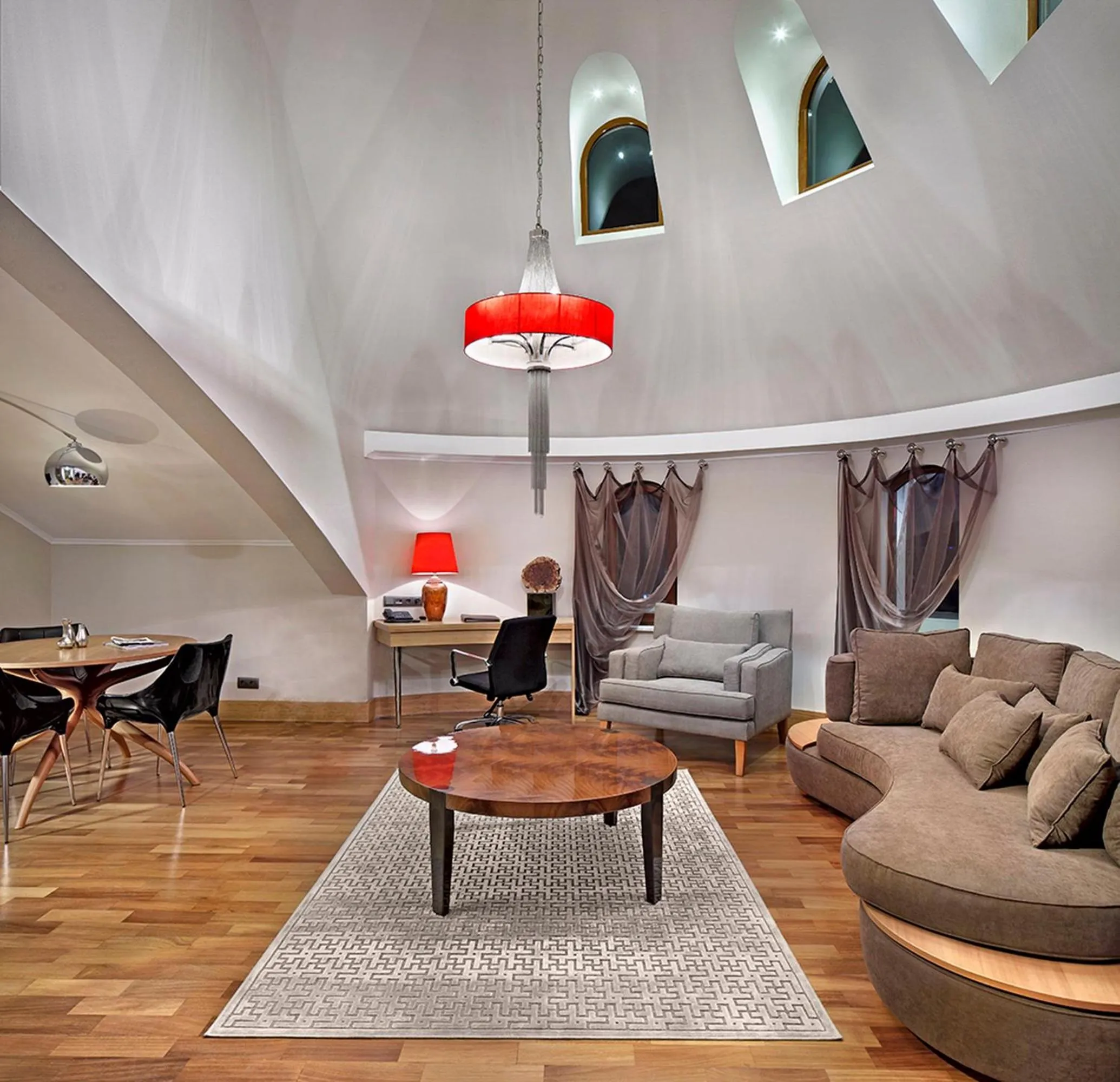 Living room in Ramada Plaza by Wyndham Eskisehir