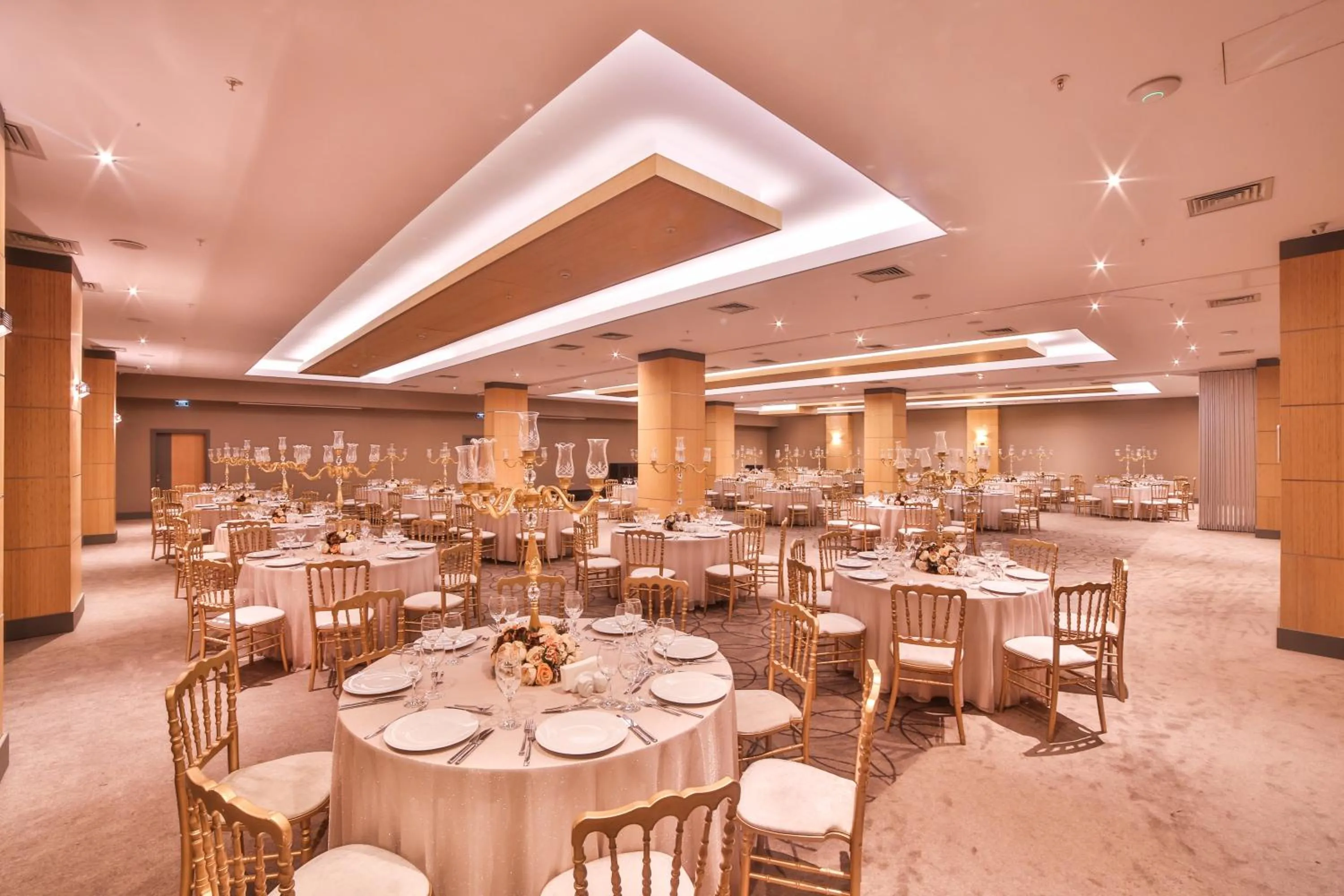 Meeting/conference room in Ramada Plaza by Wyndham Eskisehir