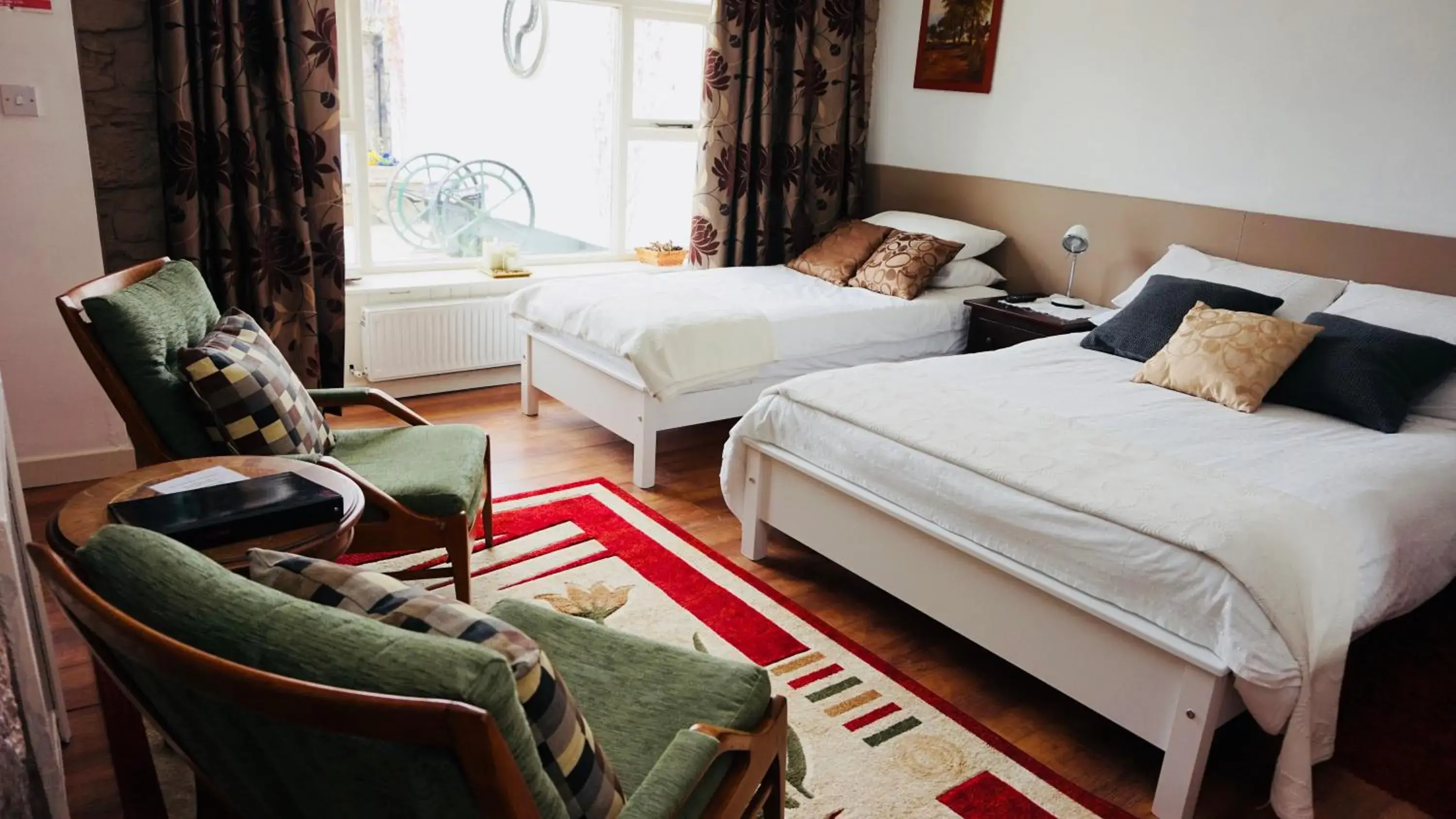 Triple Room in Cartron House Triple Room in Cartron House