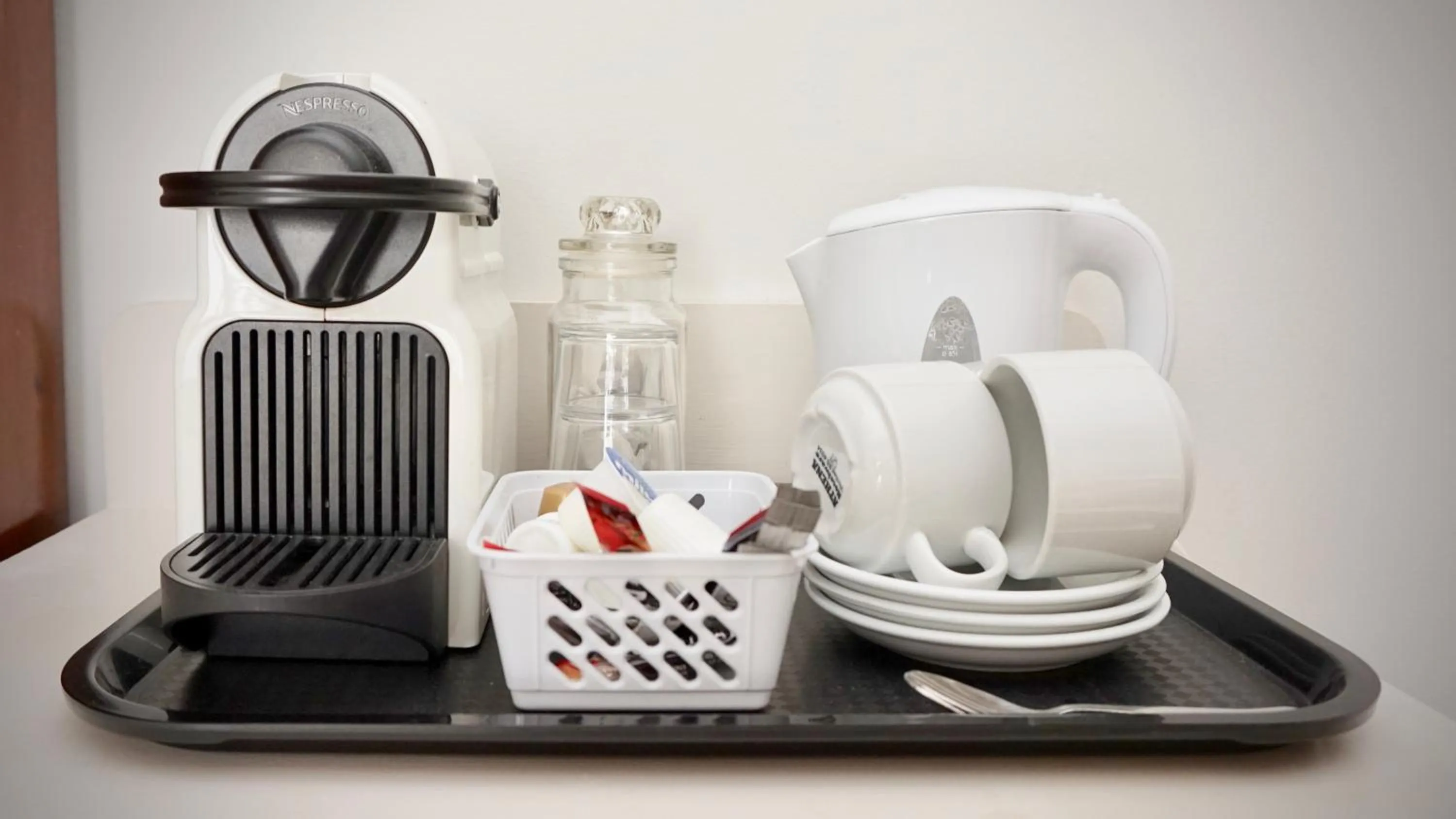 Coffee/tea facilities in Cartron House