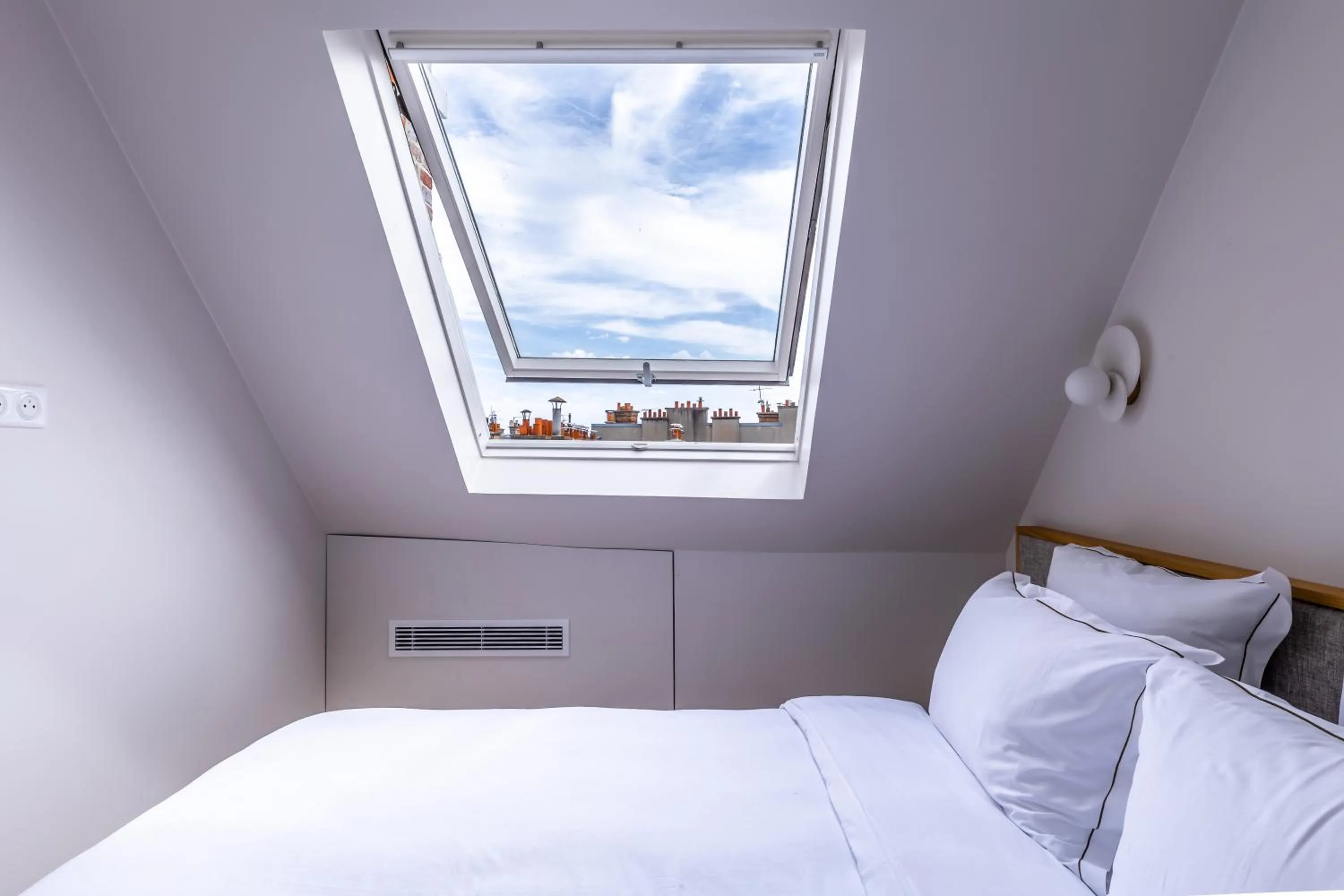 Bed in Quartier Libre Marais