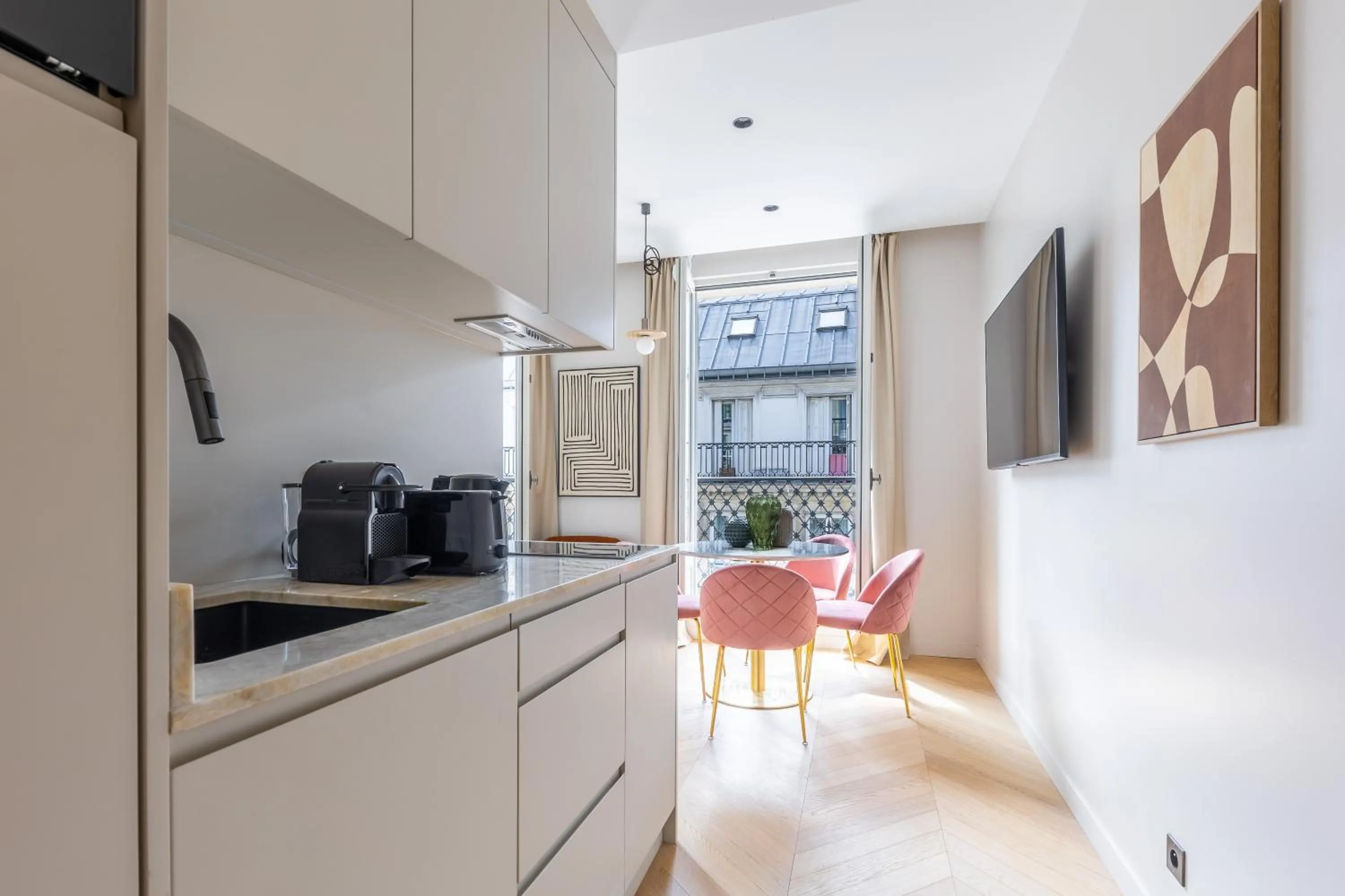 Coffee/tea facilities in Quartier Libre Marais