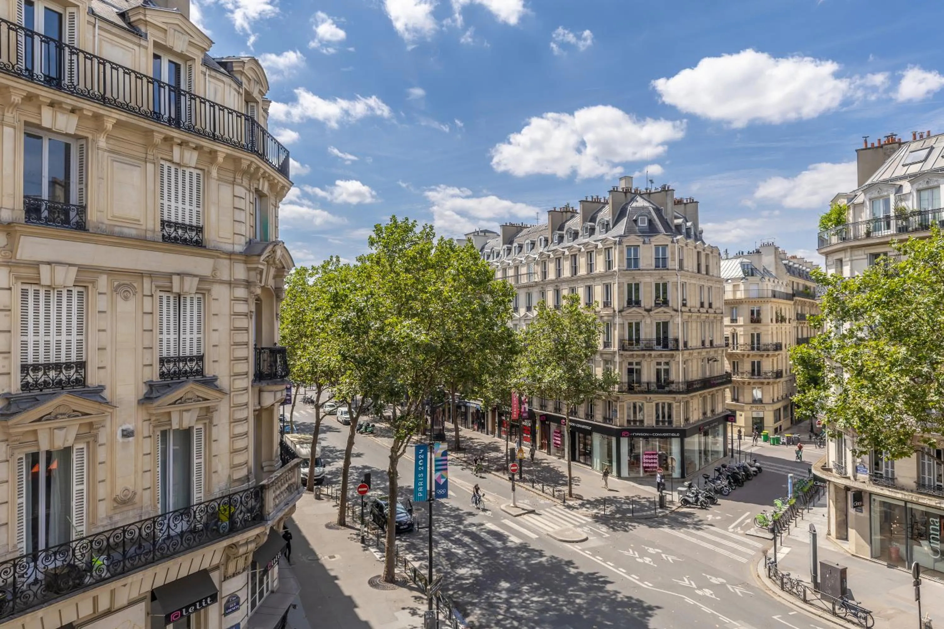 Property building in Quartier Libre Marais