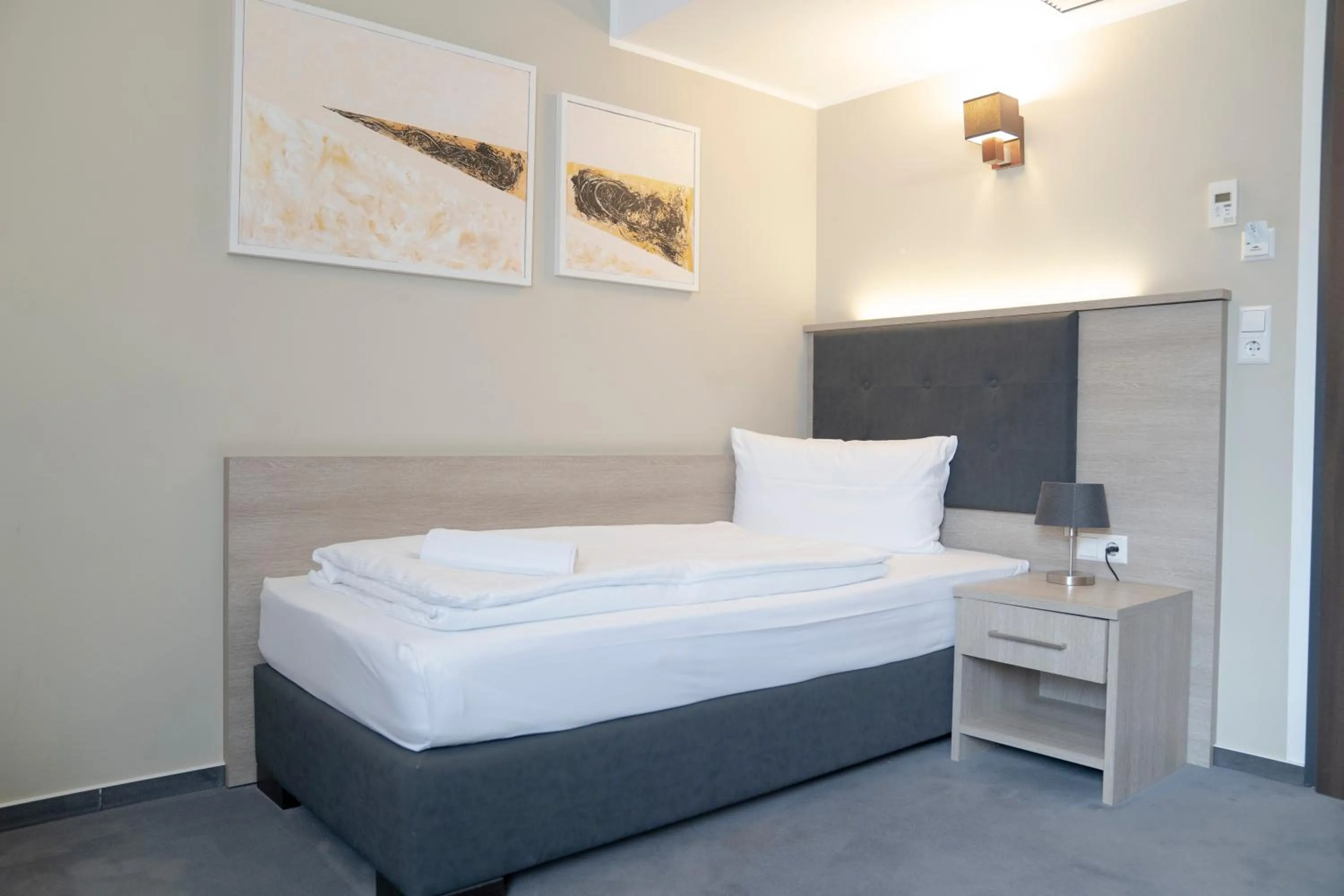 Bed in Alpha & Omega Hotel Stuttgart
