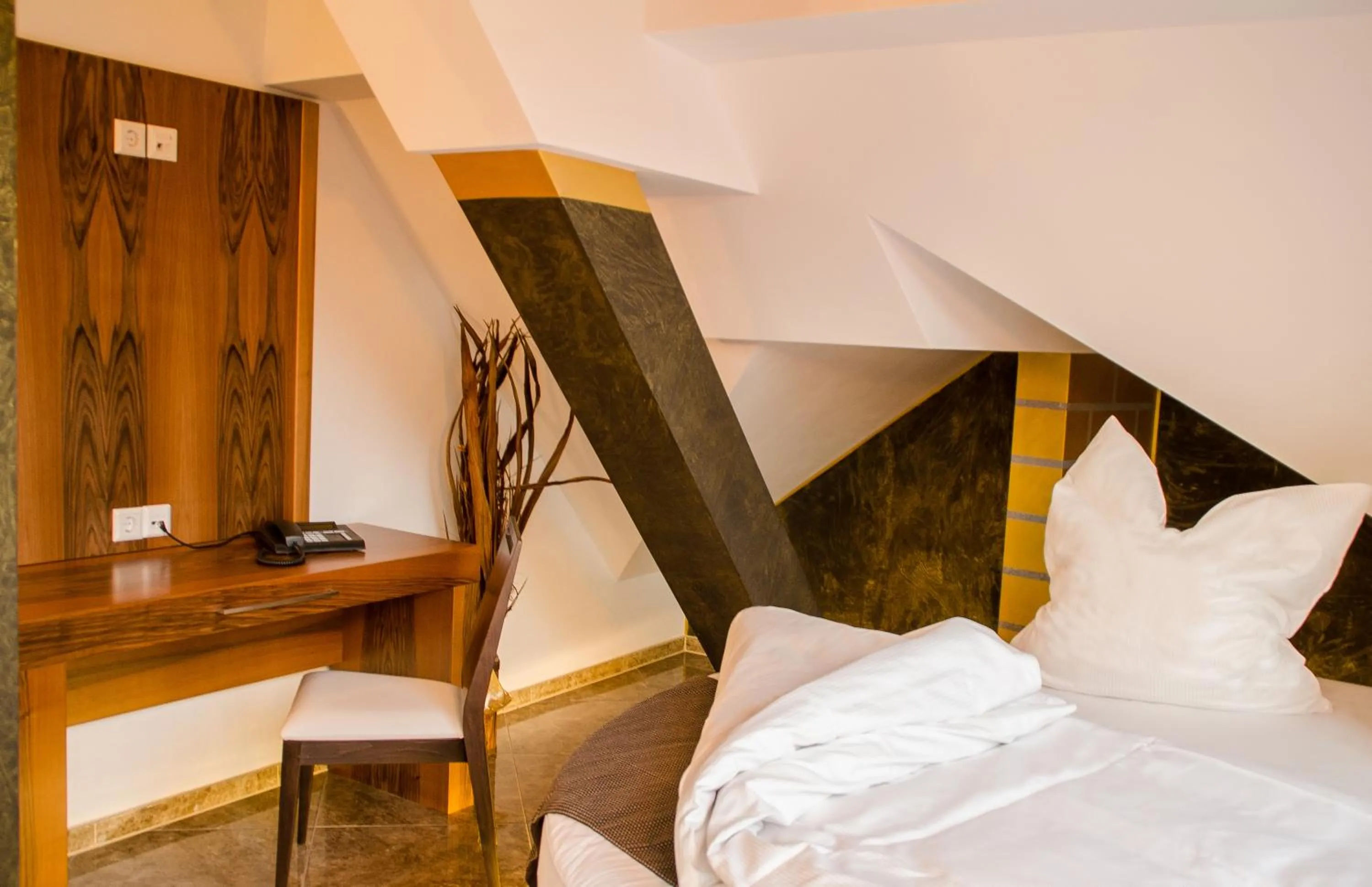 Bed in Alpha & Omega Hotel Stuttgart