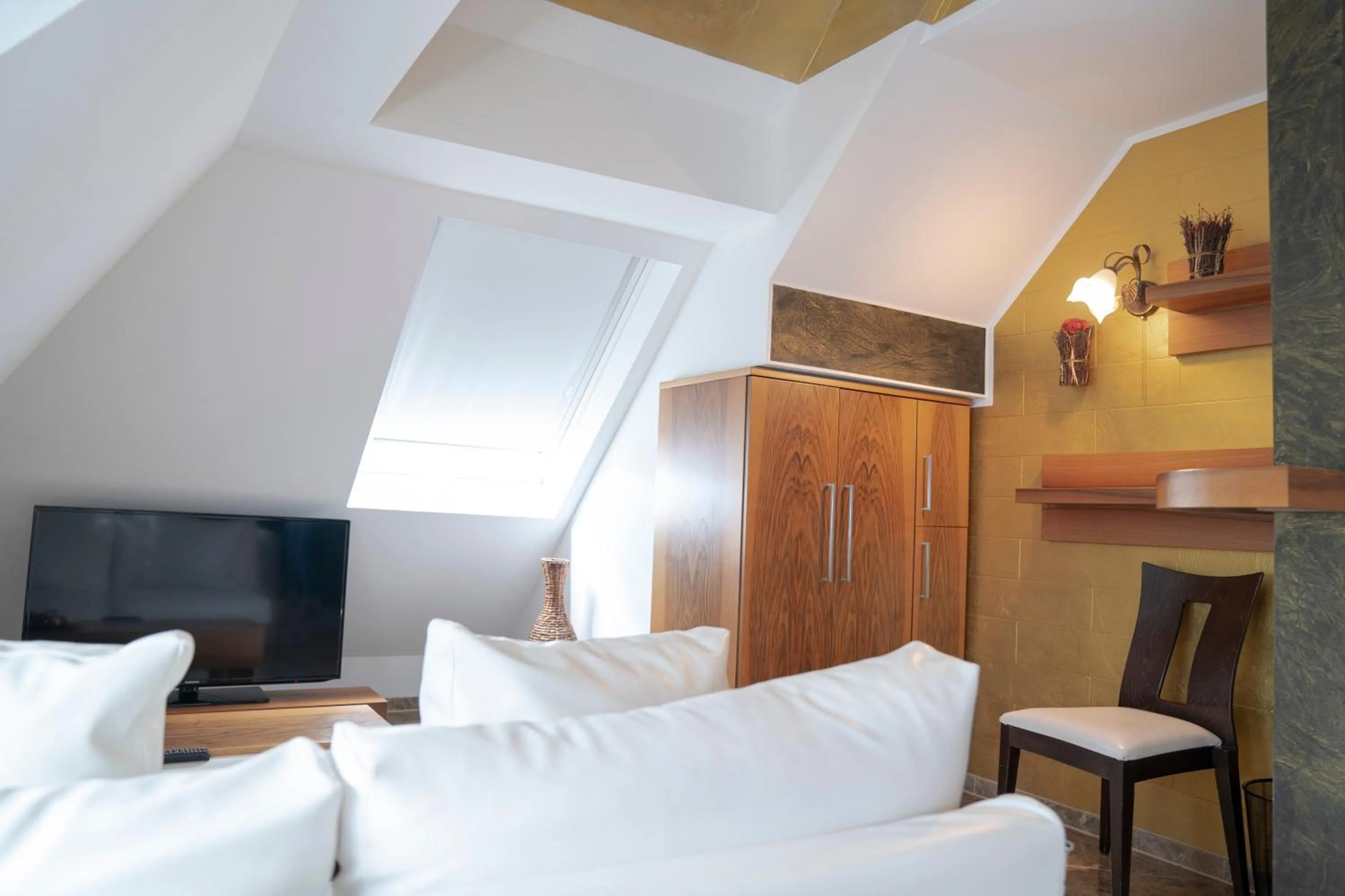 Bed in Alpha & Omega Hotel Stuttgart