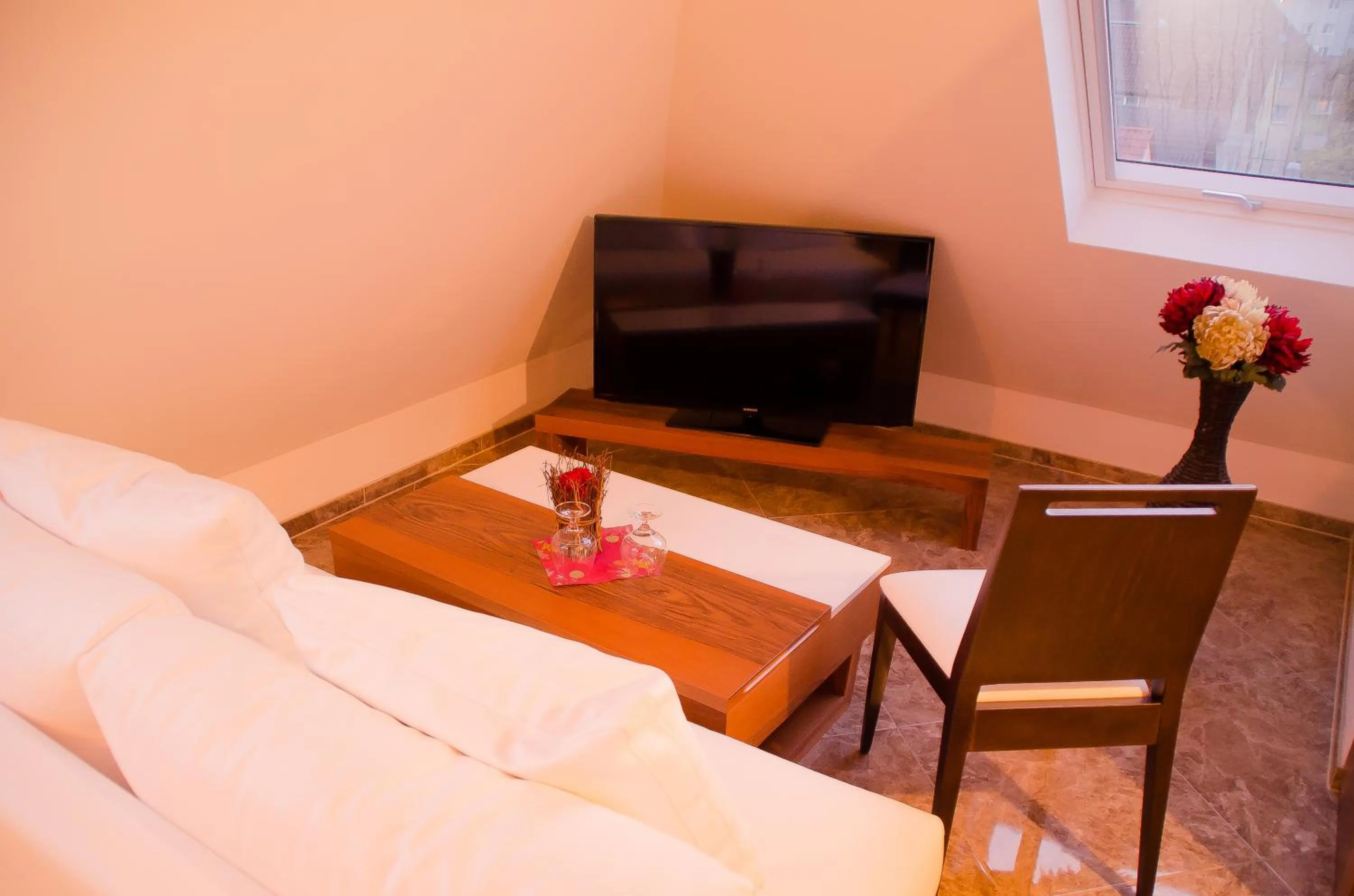 TV and multimedia, Bed in Alpha & Omega Hotel Stuttgart