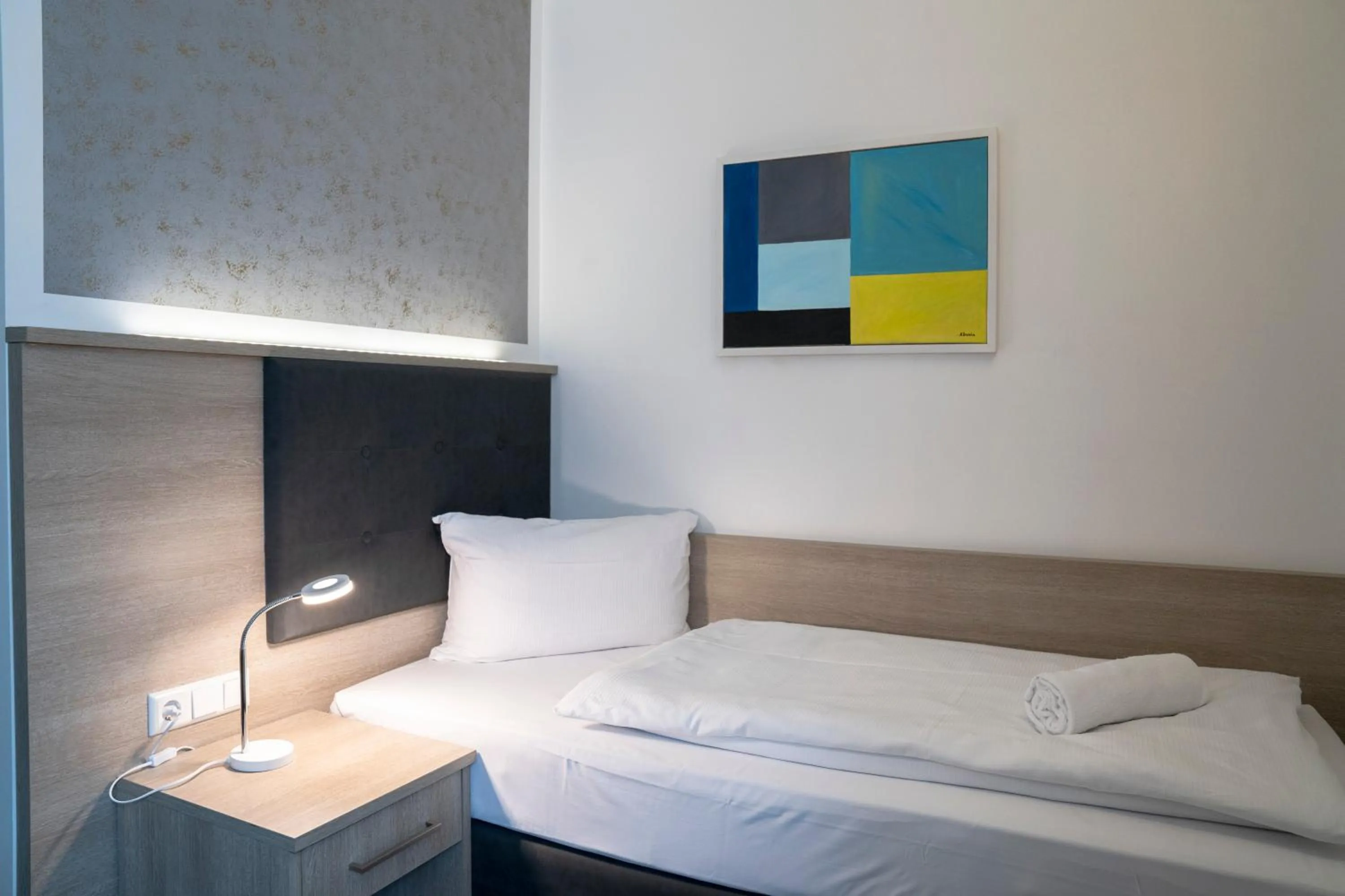 Bed in Alpha & Omega Hotel Stuttgart