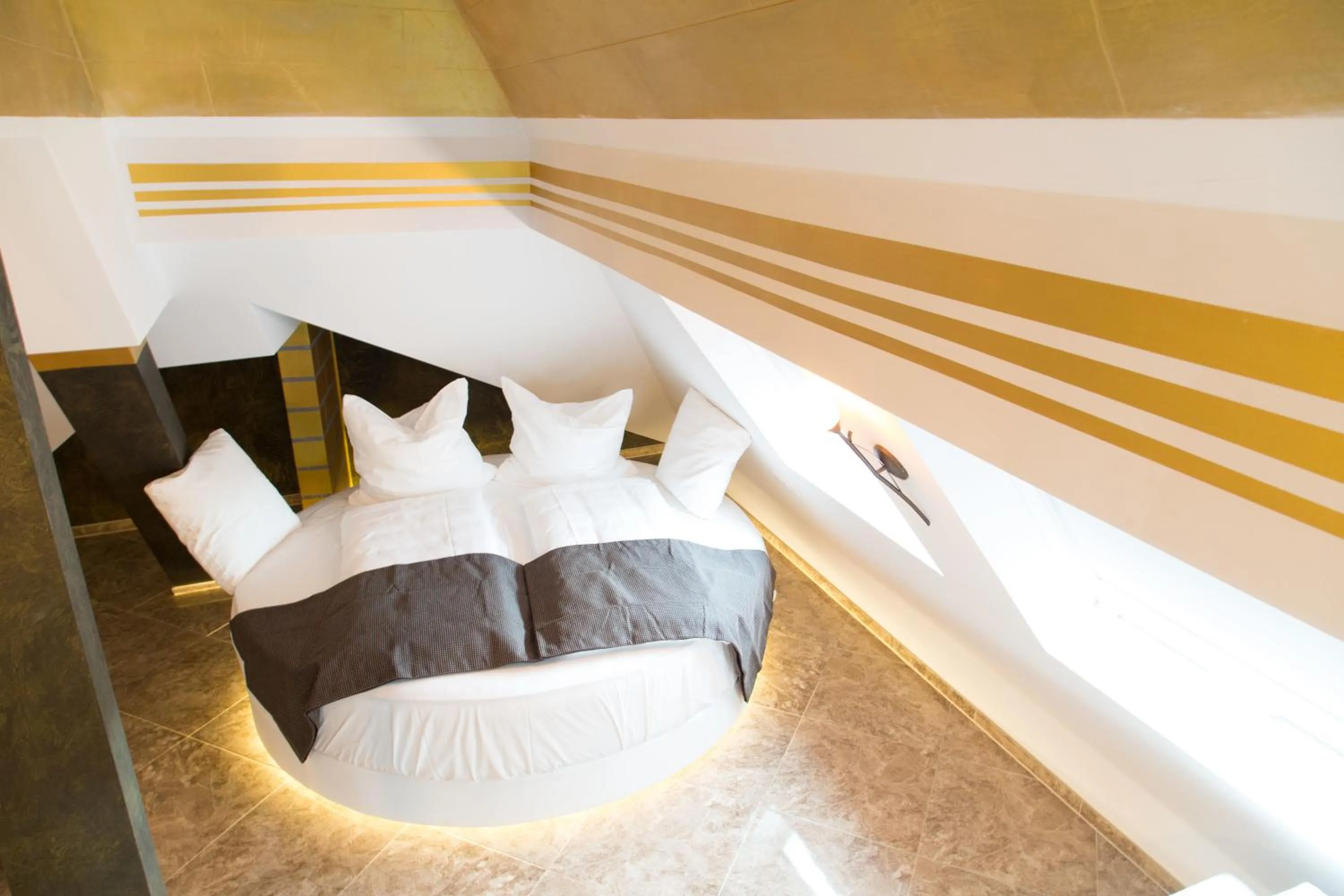 Bed in Alpha & Omega Hotel Stuttgart