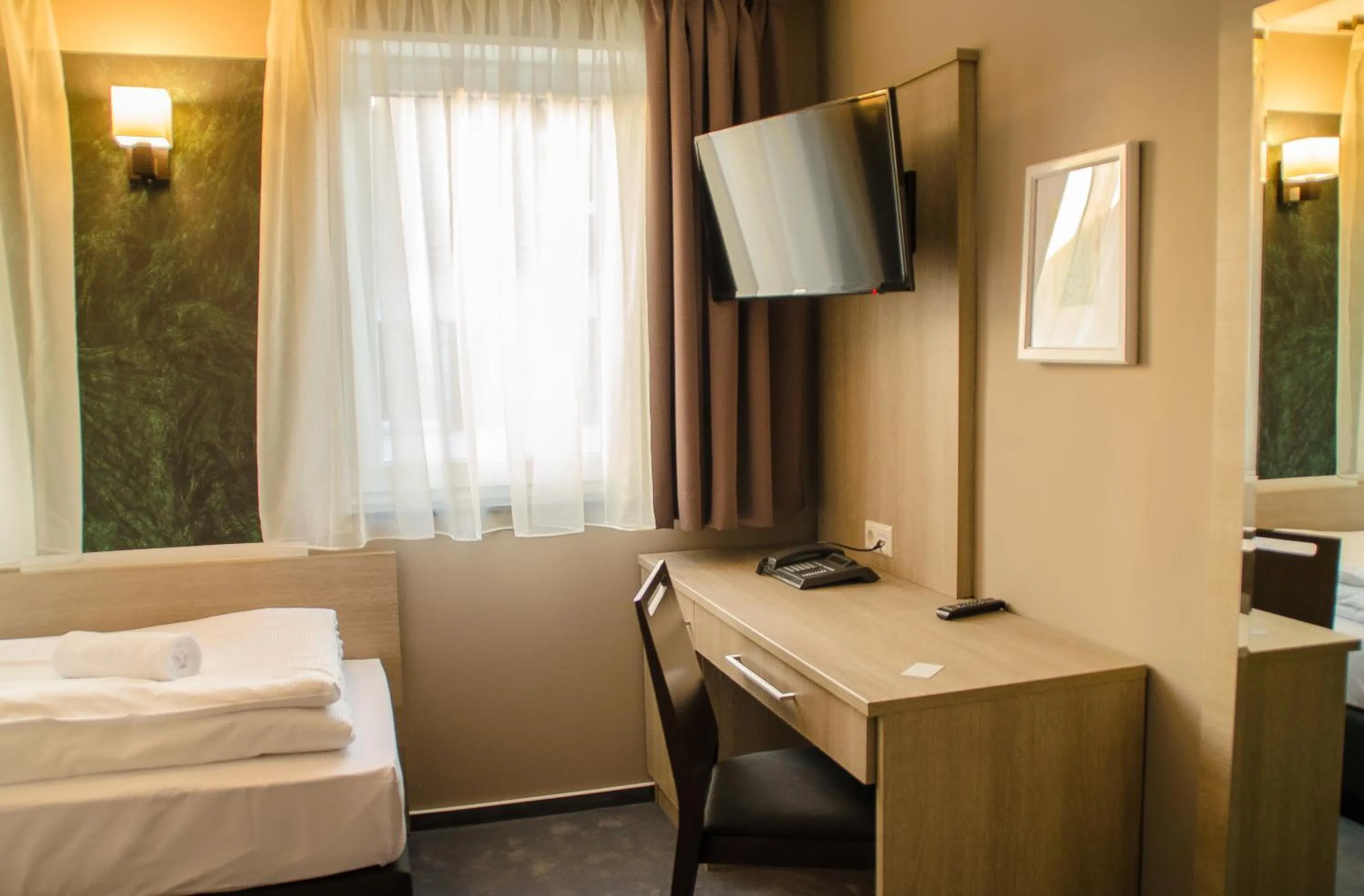 Bed in Alpha & Omega Hotel Stuttgart