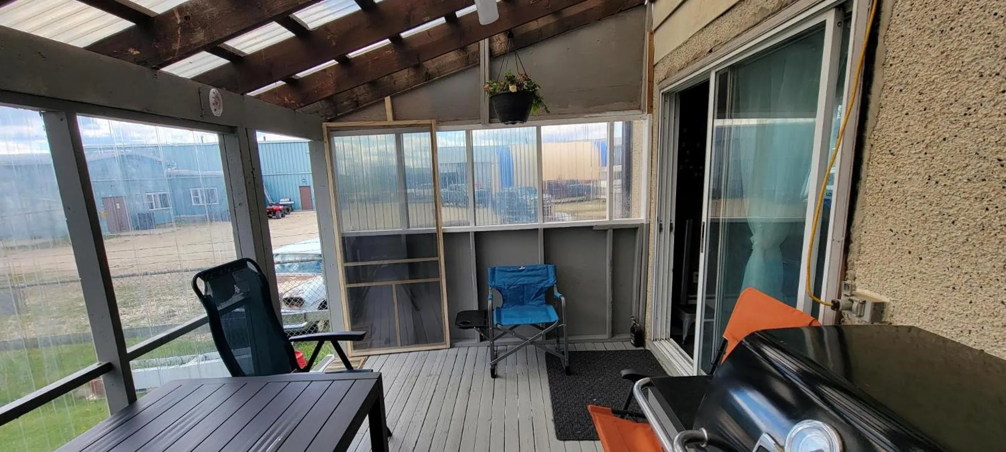 Balcony/Terrace in GRIZZLY MOTEL