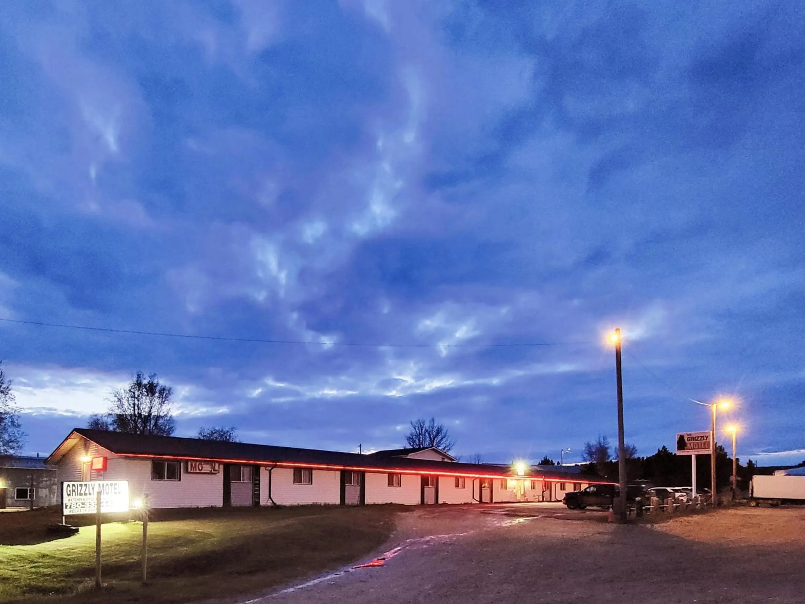 Property building in GRIZZLY MOTEL