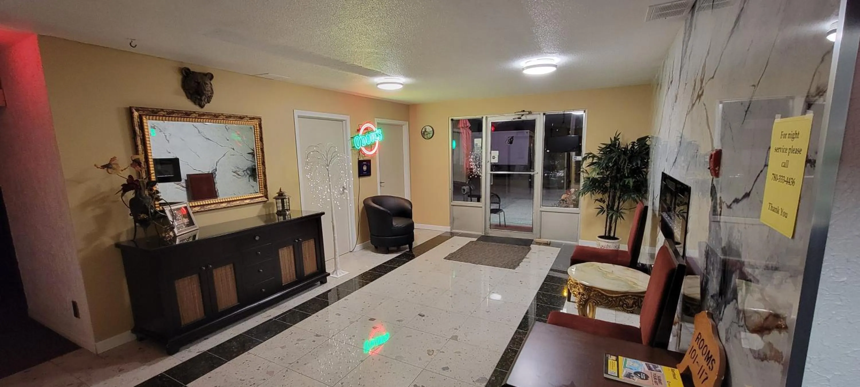 Lobby or reception in GRIZZLY MOTEL