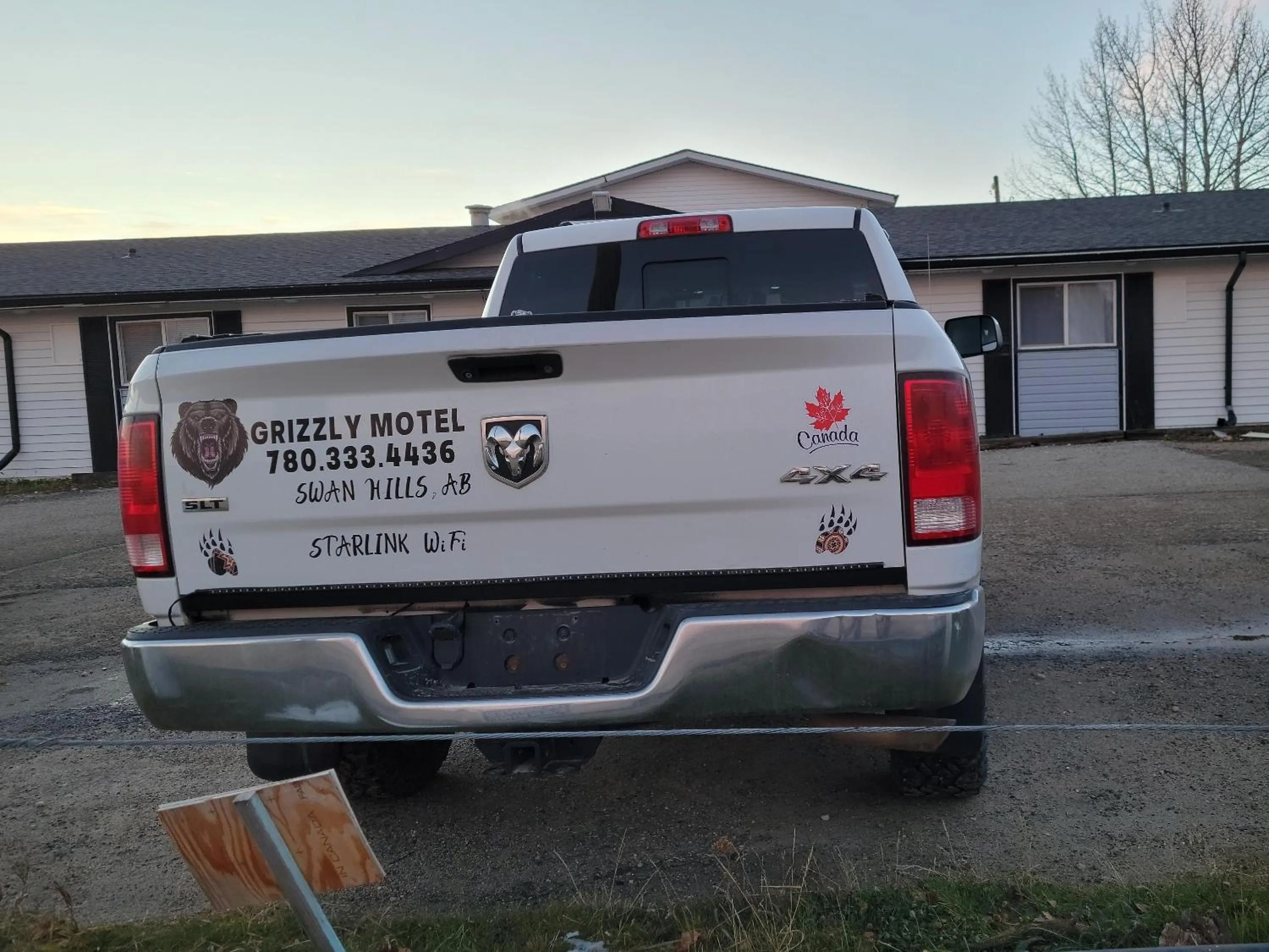 shuttle in GRIZZLY MOTEL