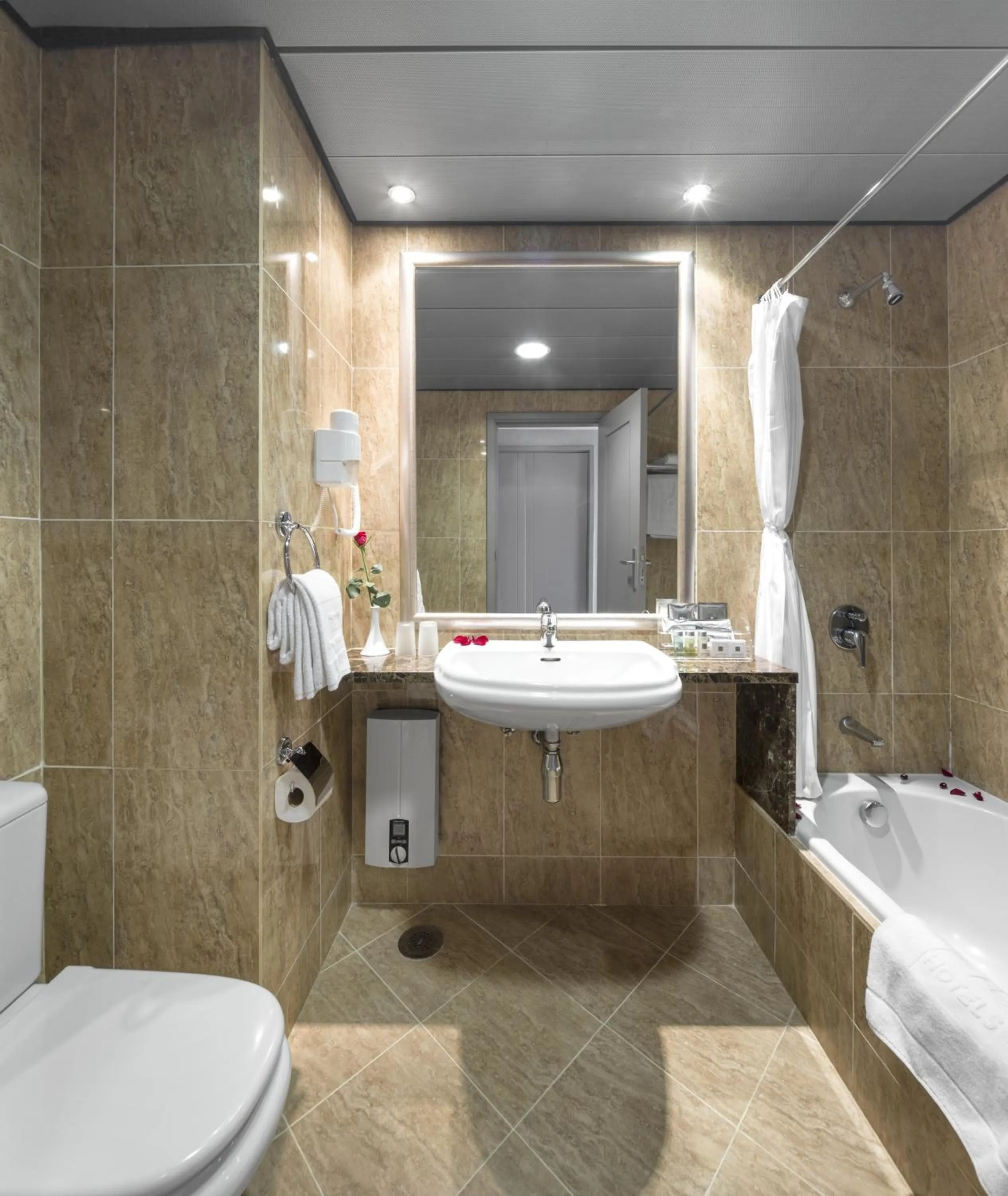 Shower in Hotel Avenida