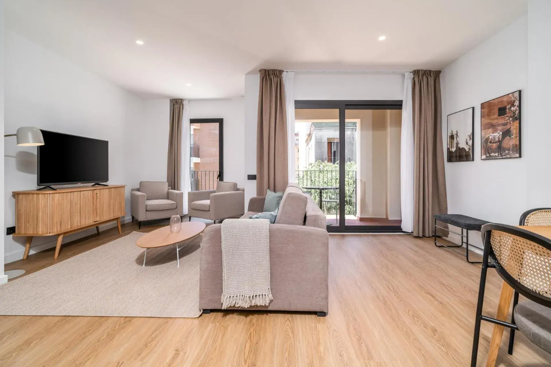 Limehome Barcelona Plaça Pirineus Limehome Barcelona Plaça Pirineus